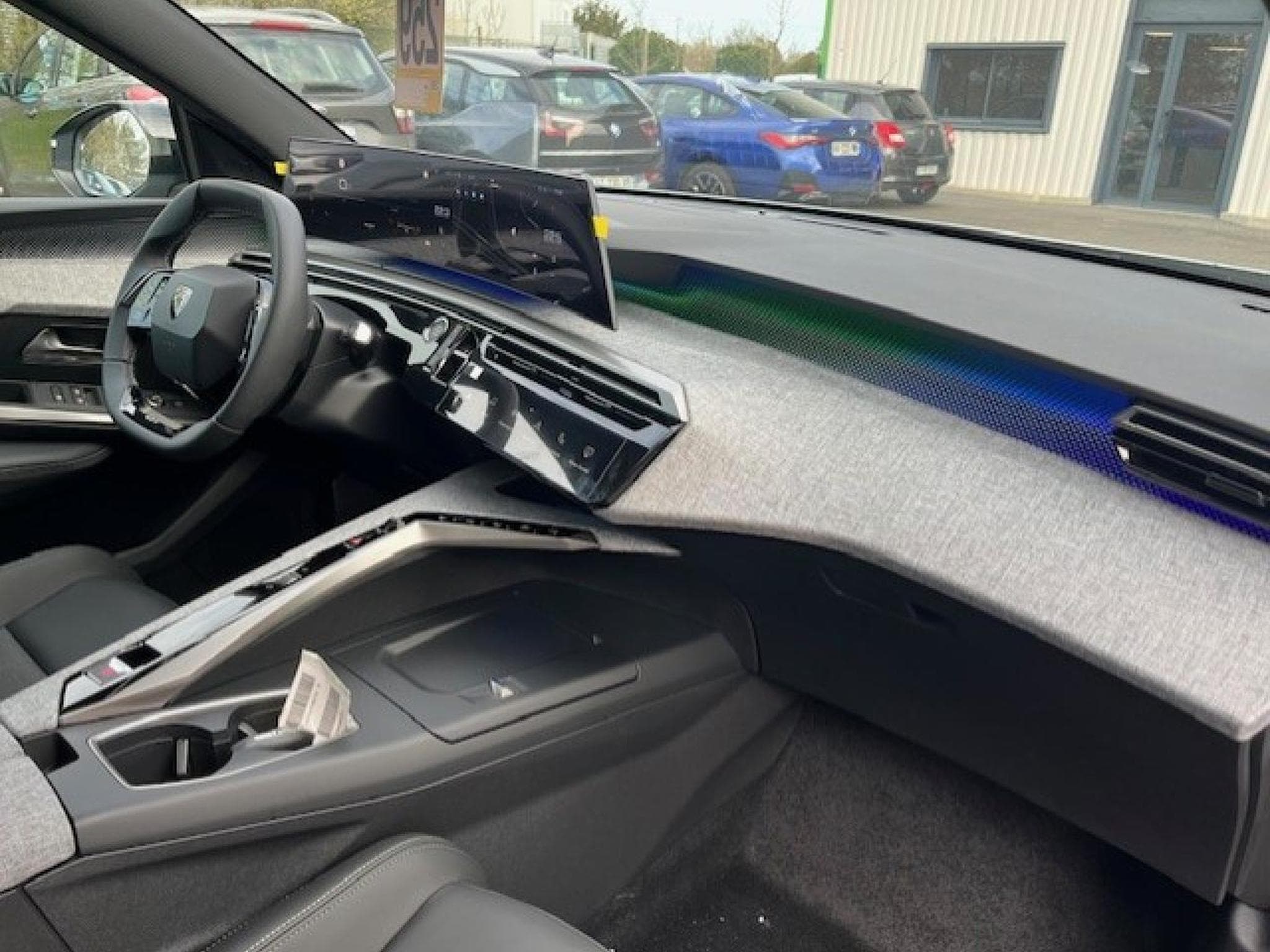 Peugeot 3008 1.2 HYBRID 136 GT E-DCS6 (2025) - Photo 7