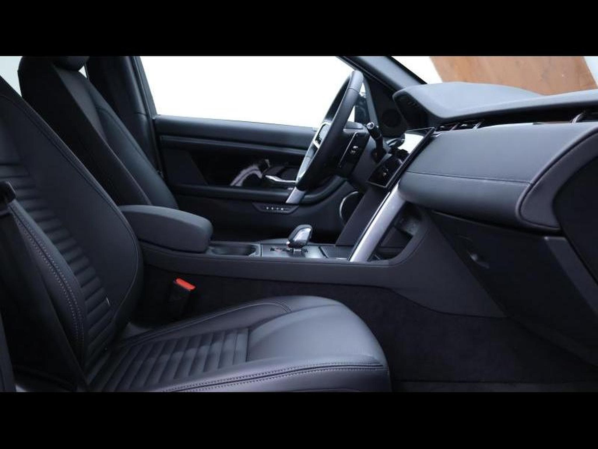 Land-Rover Discovery Sport D200 Dynamic S AWD Auto (2026) - Photo 11