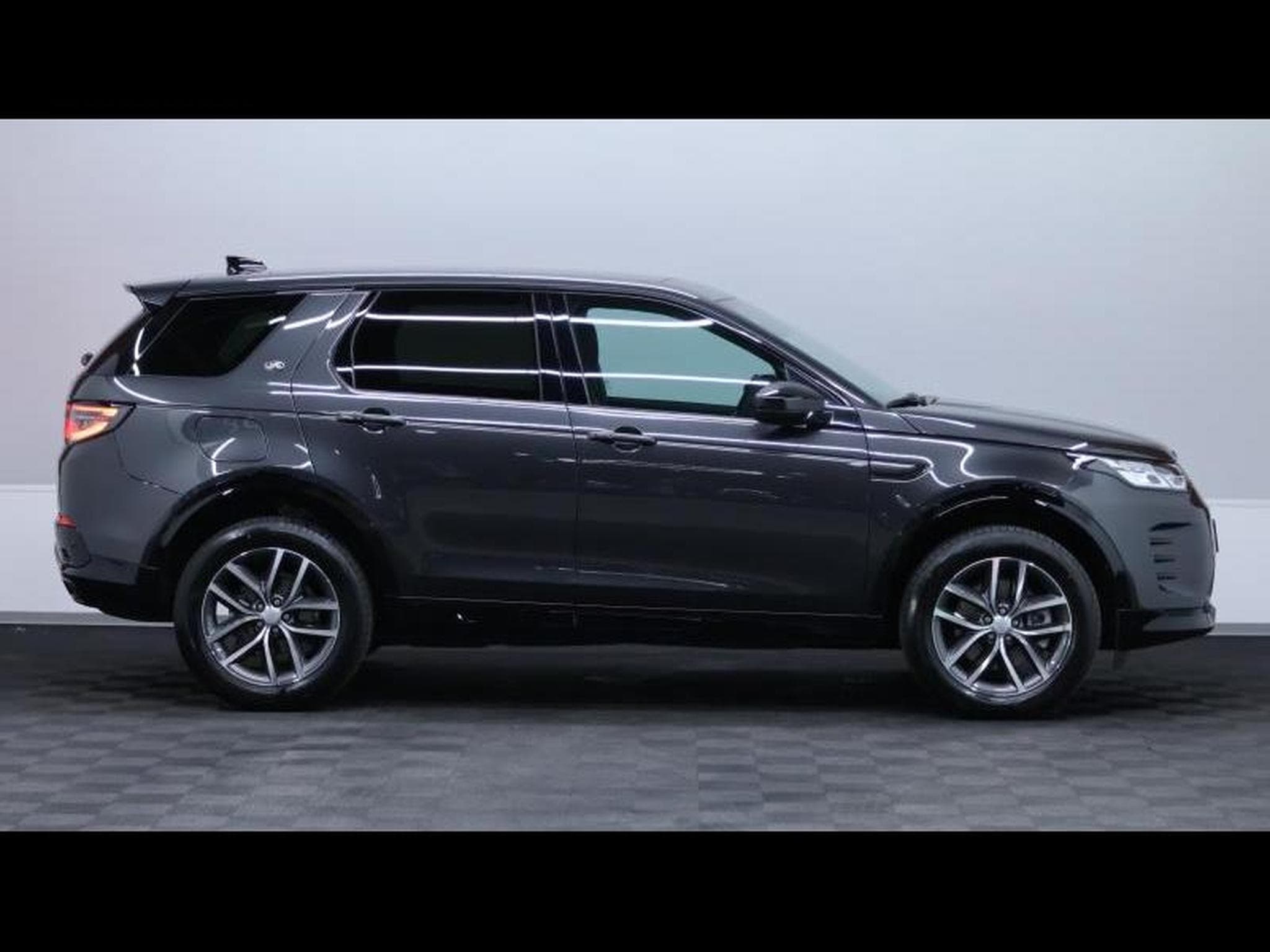 Land-Rover Discovery Sport D200 Dynamic S AWD Auto (2026) - Photo 4