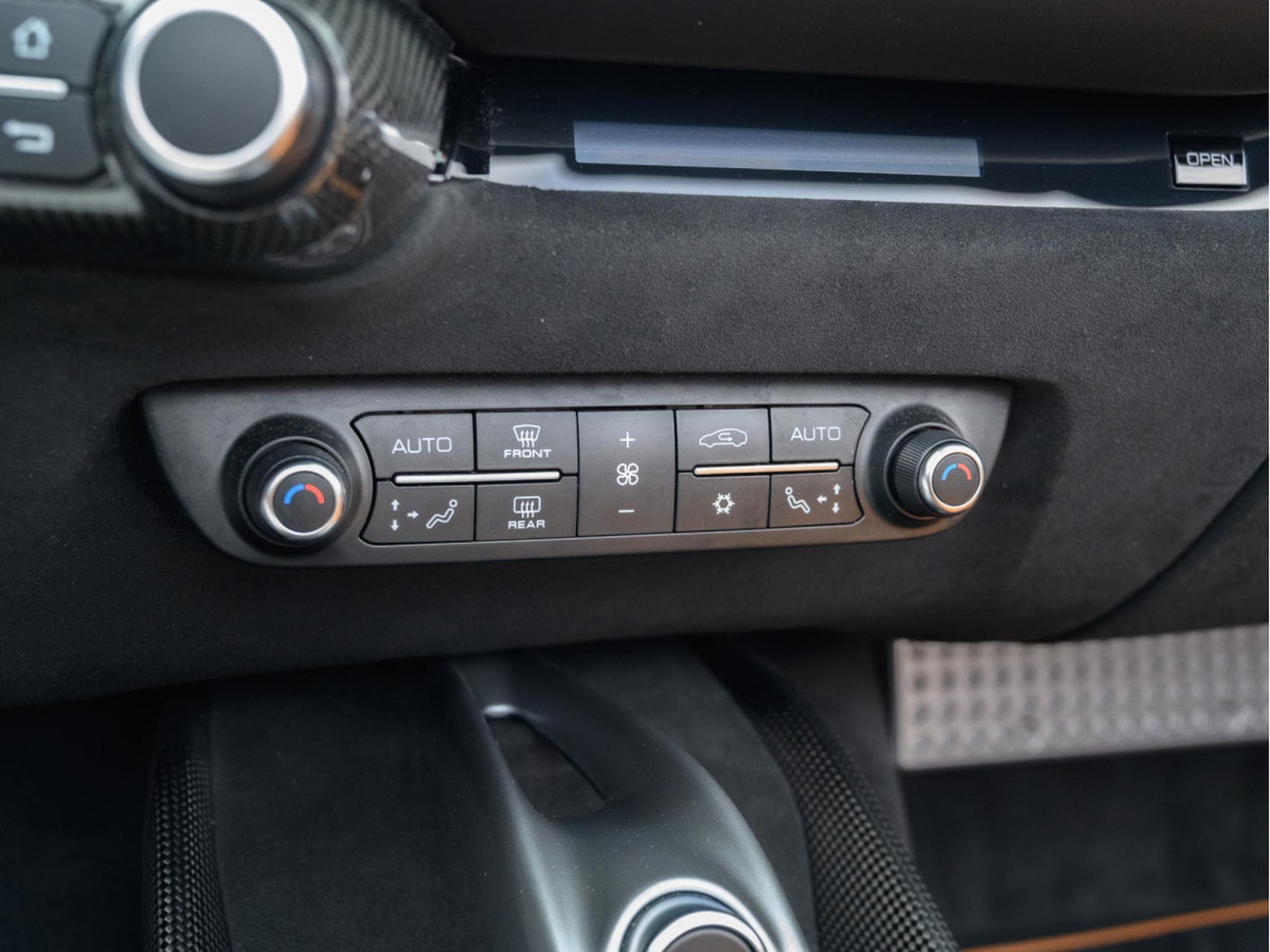 Ferrari 812 GTS GTS (2023) - Photo 19