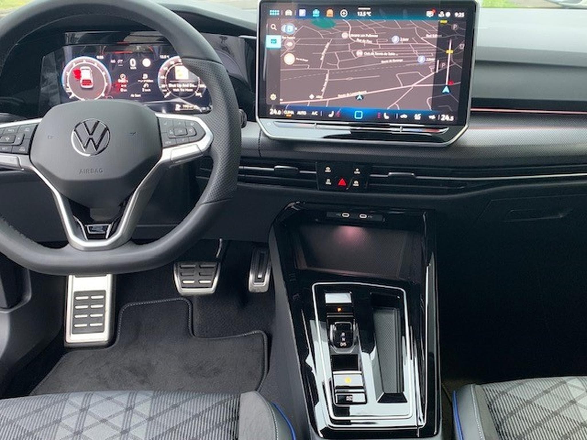 VW Golf R-LINE BLACK STYLE 1.5eTSI 150CV DSG7 (2026) - Photo 3