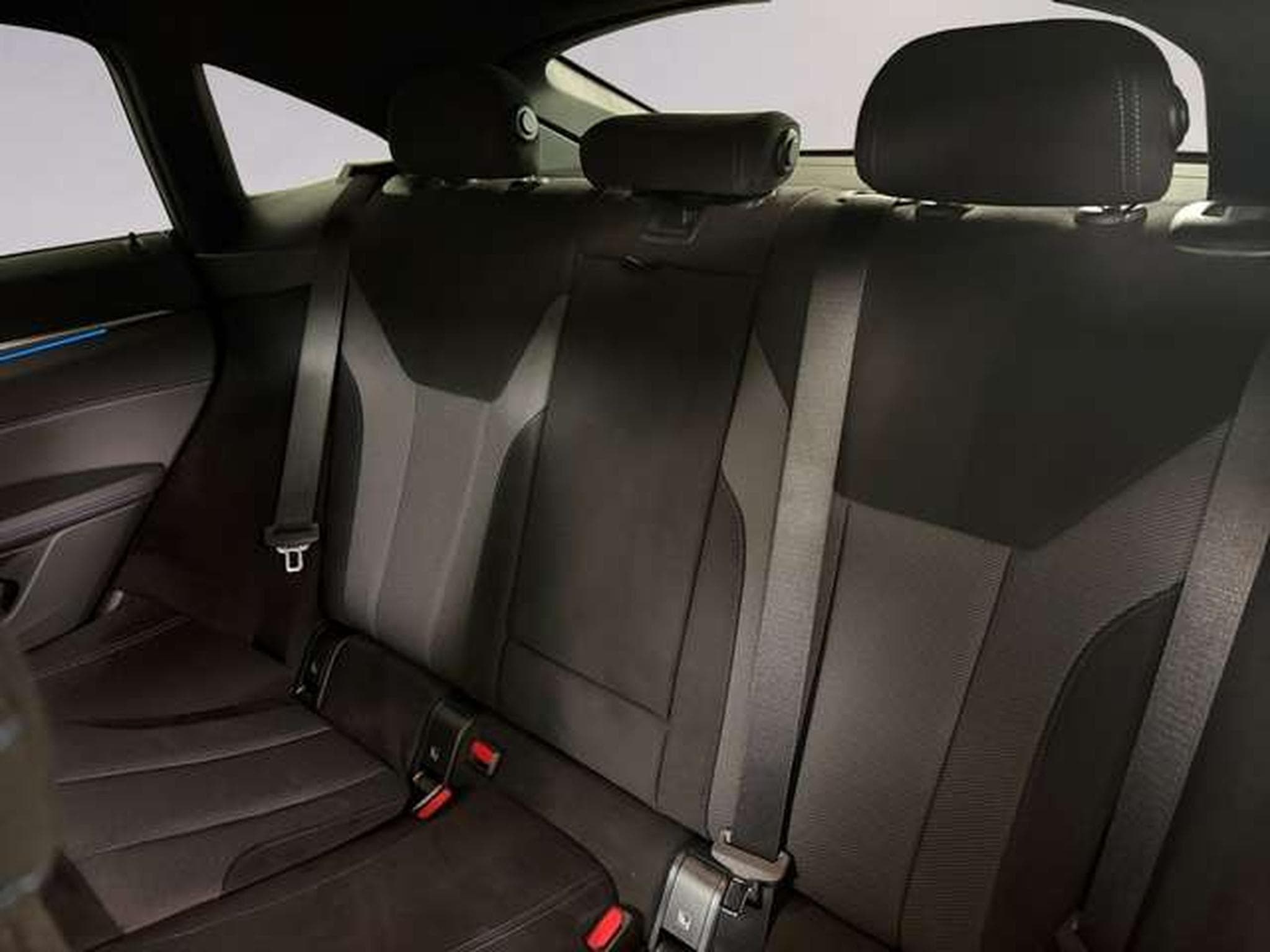 BMW i4 xDrive40 HiFi DAB LED RFK Shz (2025) - Photo 9