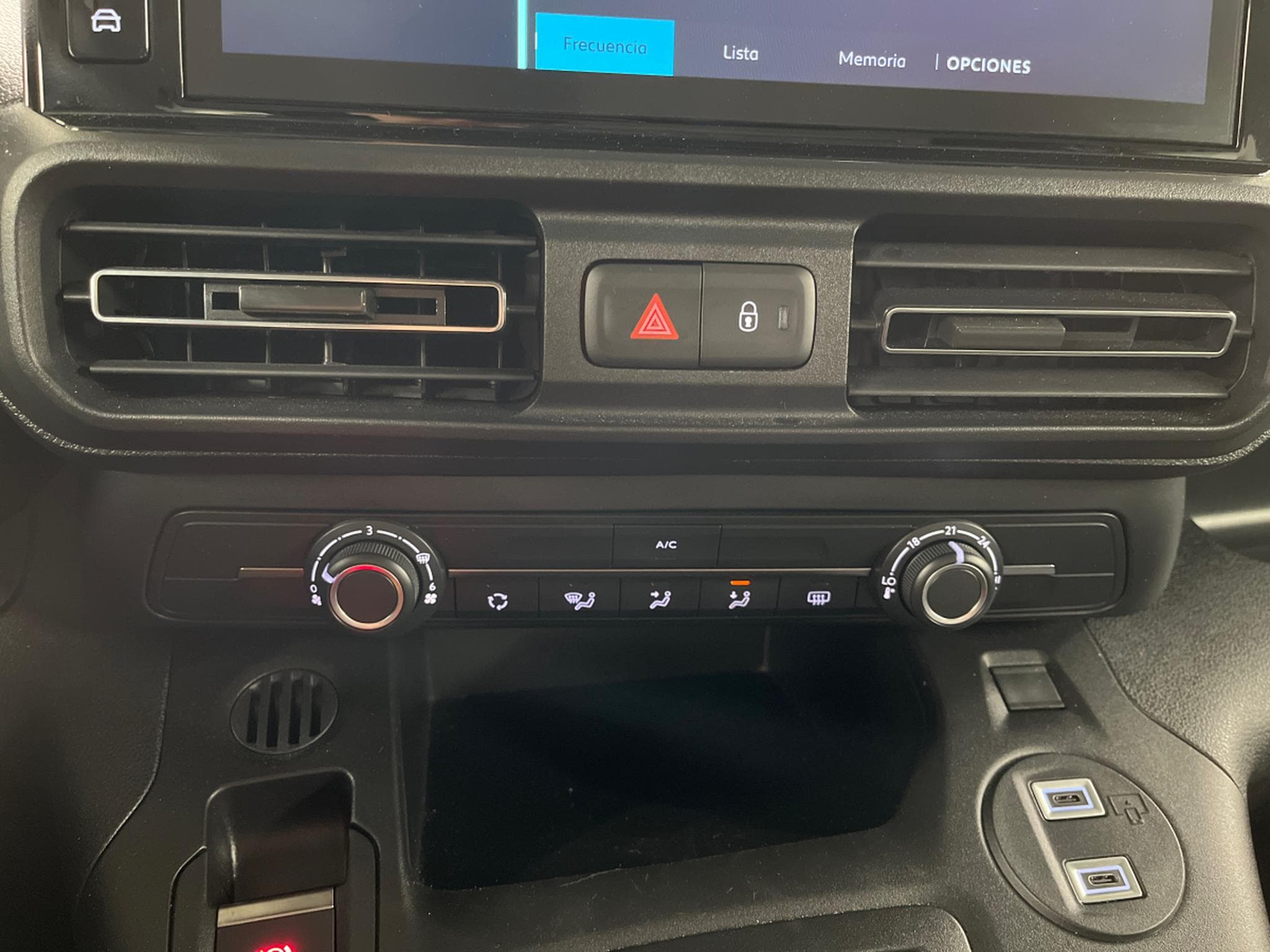 Citroen e-Berlingo Plus (2025) - Photo 17