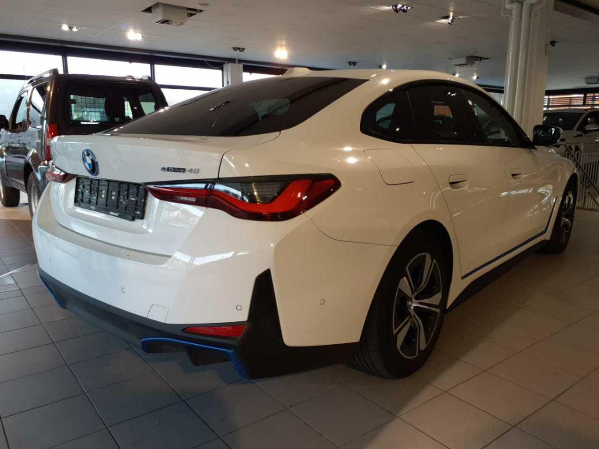 Bmw i4 eDrive40 5d (2023) - Photo 4