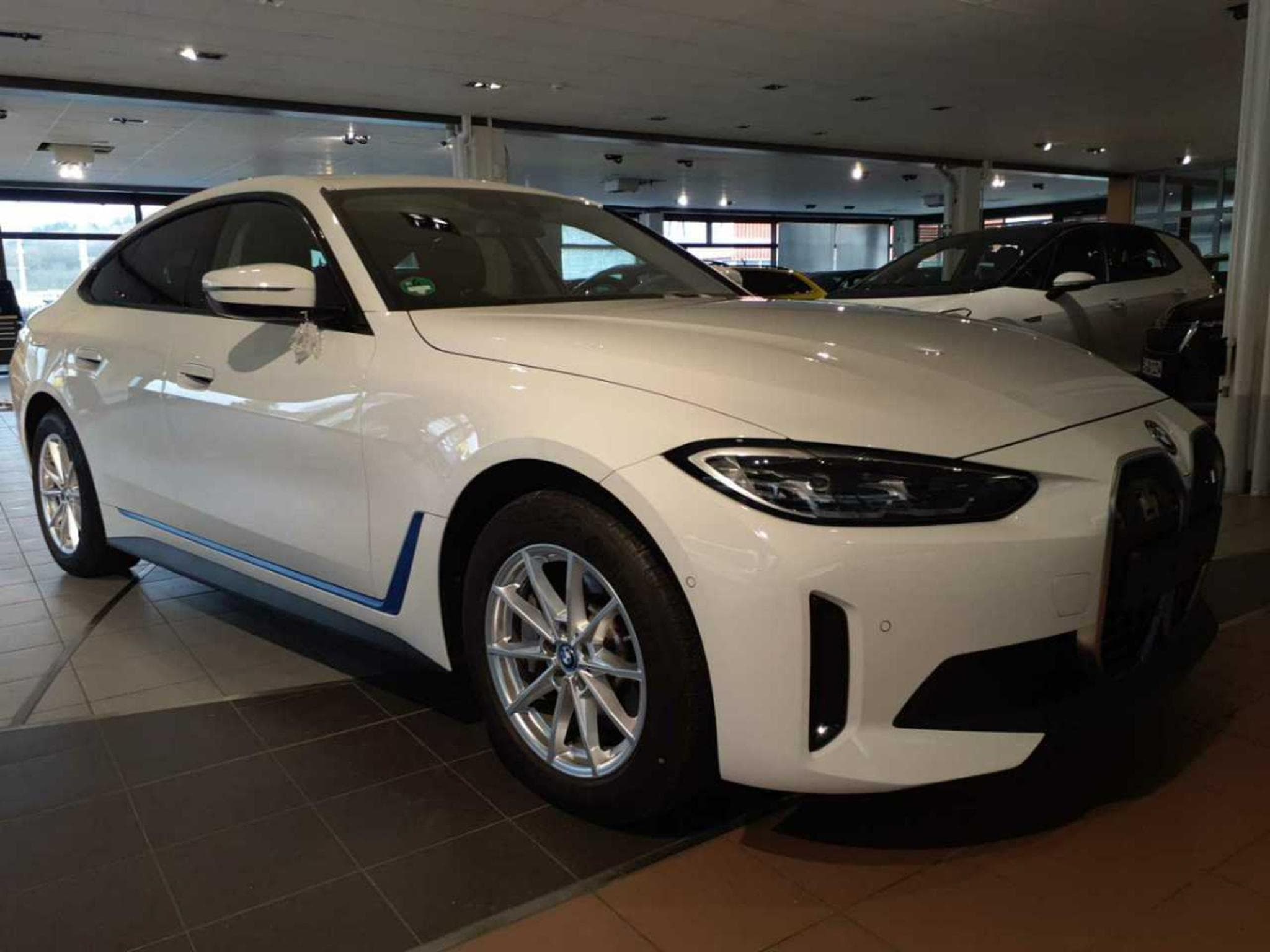 Bmw i4 eDrive40 5d (2023) - Photo 2