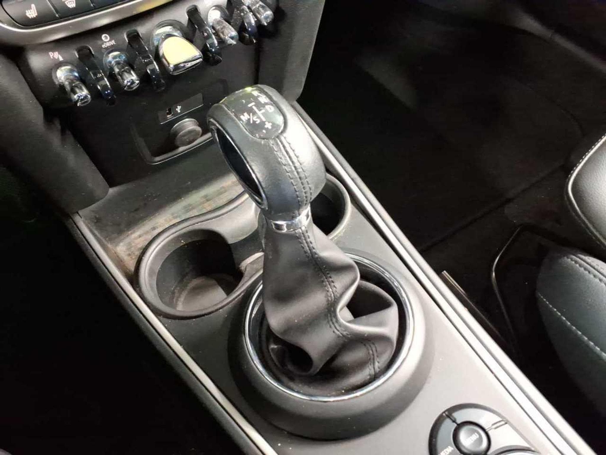 Mini Cooper COUNTRYMAN Cooper SE ALL4 Classic Trim (2022) - Photo 7
