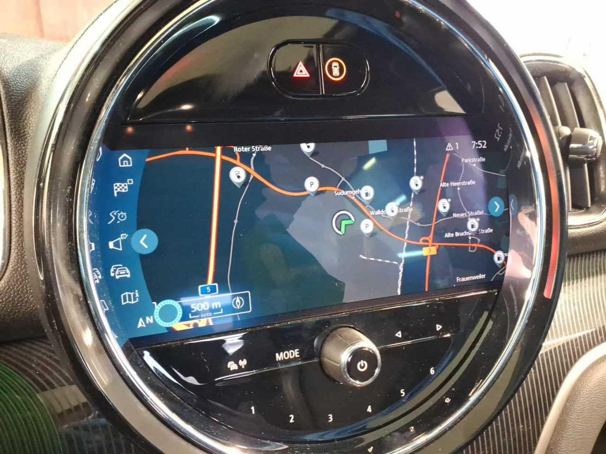 Mini Cooper COUNTRYMAN Cooper SE ALL4 Classic Trim (2022) - Photo 9