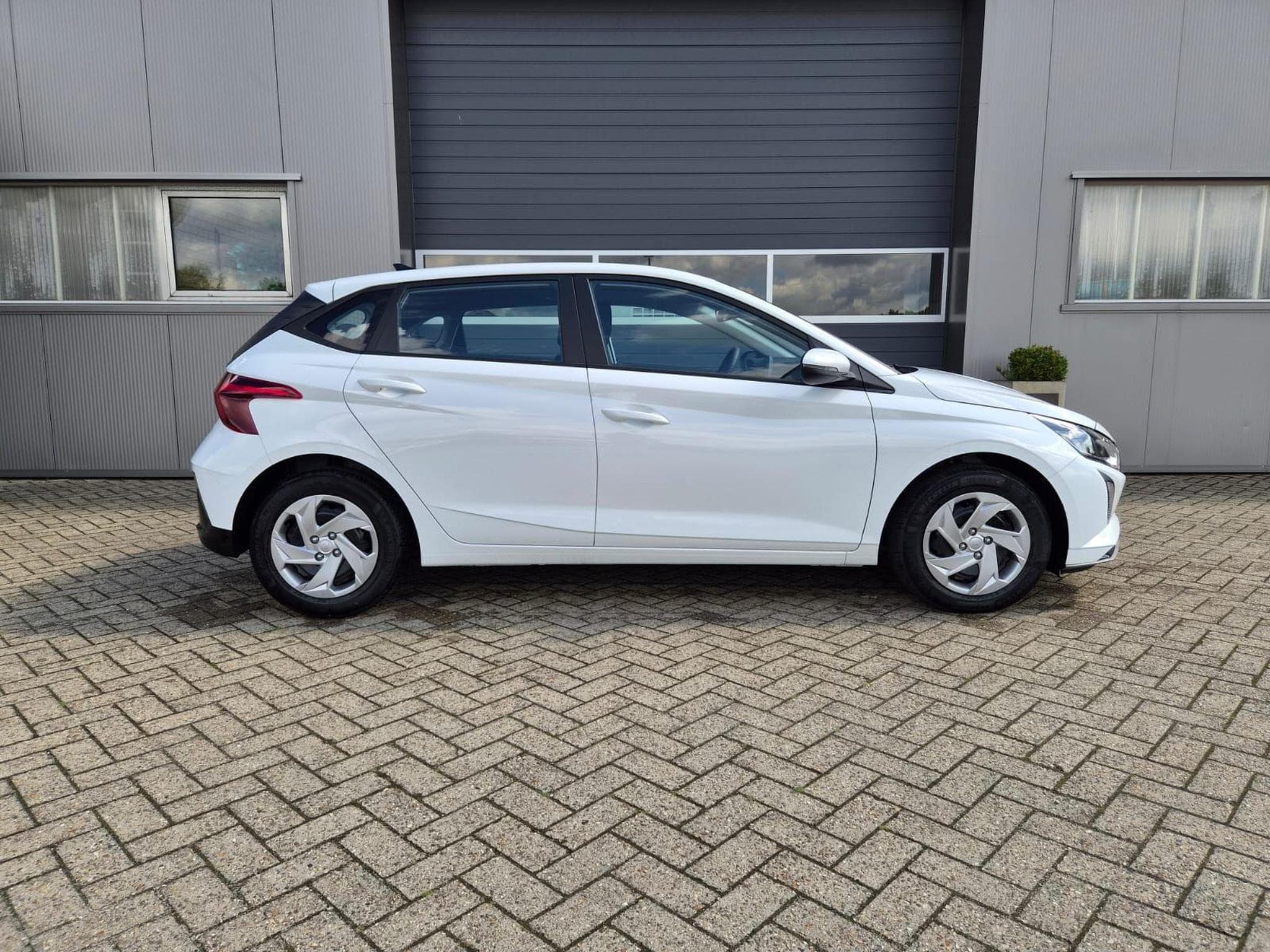 Hyundai i20 Standard (2026) - Photo 6