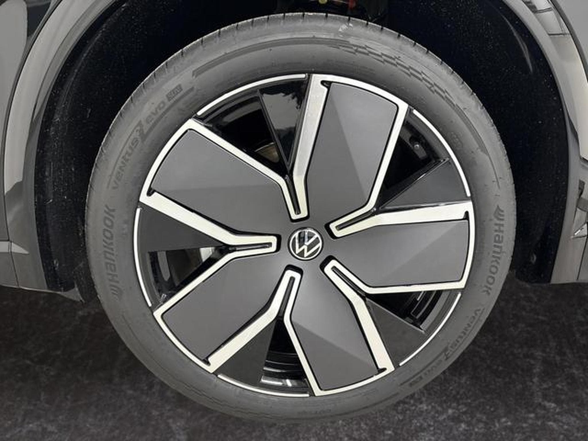 VW Tiguan Standard (2025) - Photo 11