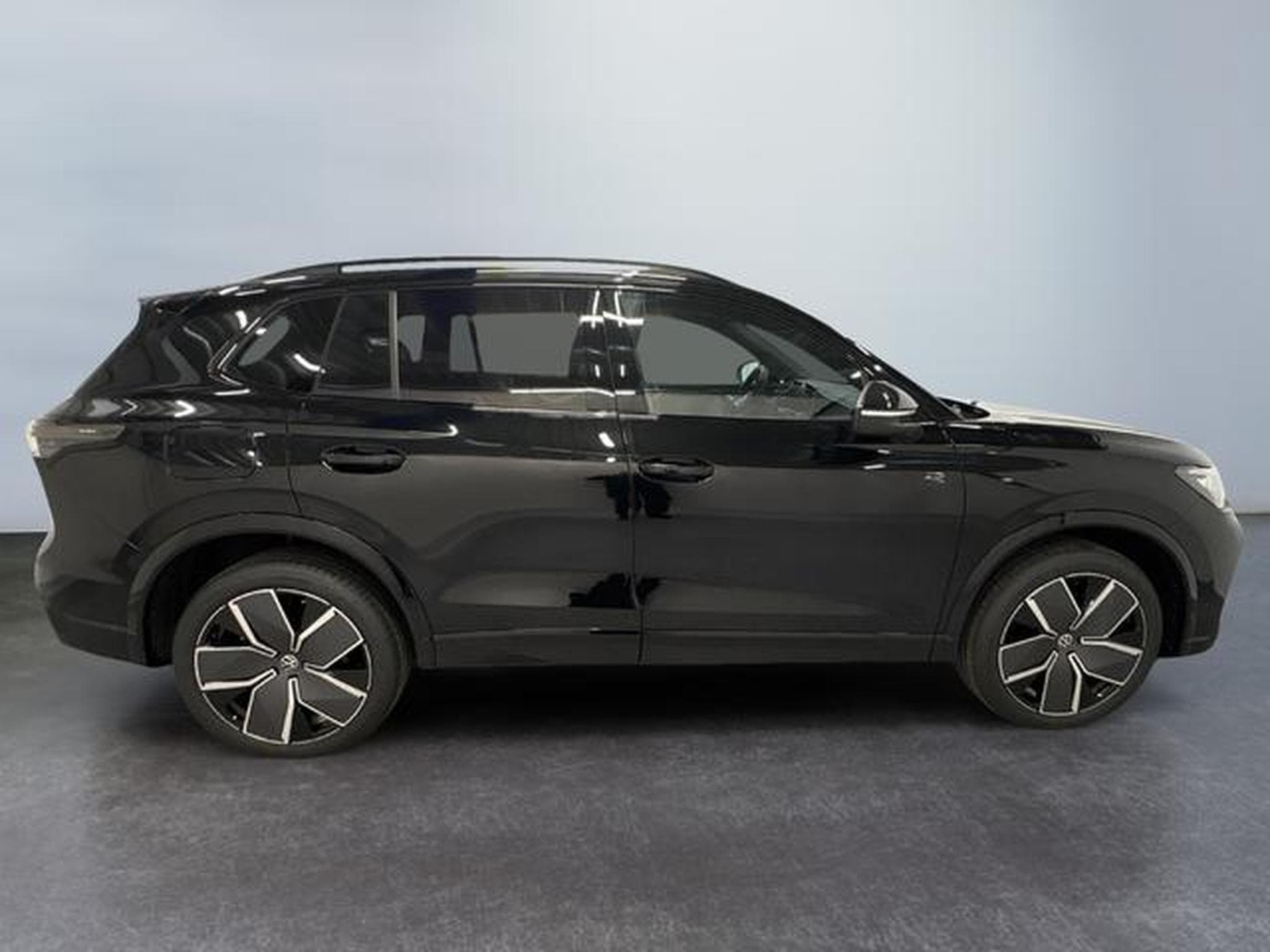 VW Tiguan Standard (2025) - Photo 8