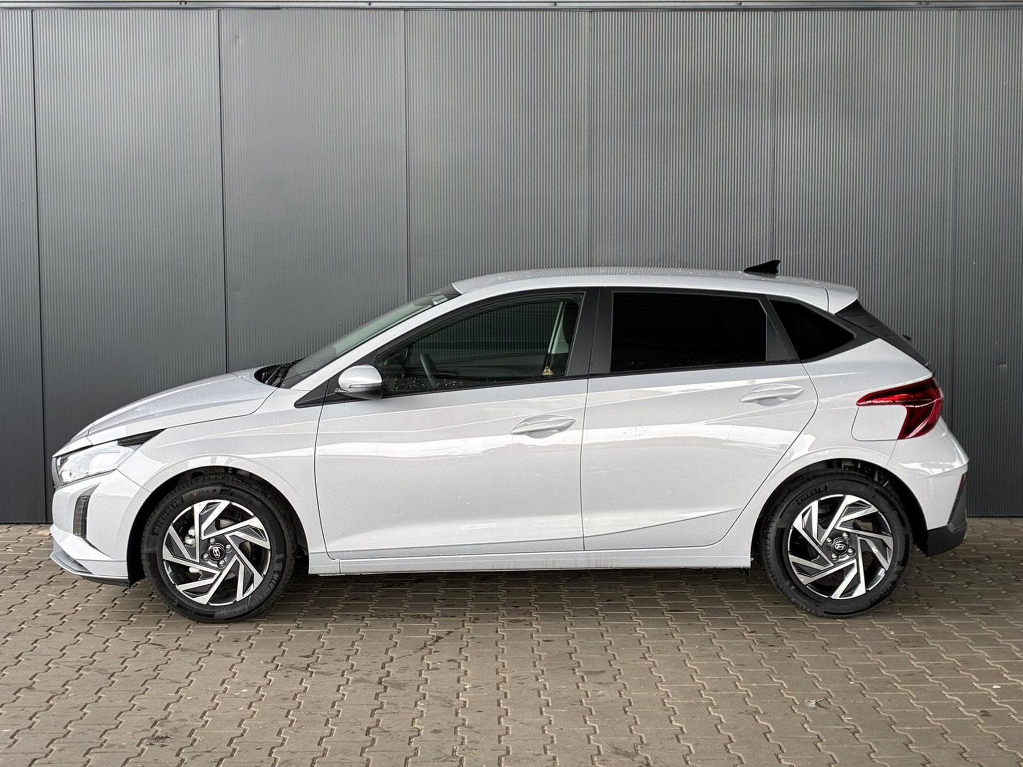 Hyundai i20 Standard (2025) - Photo 2