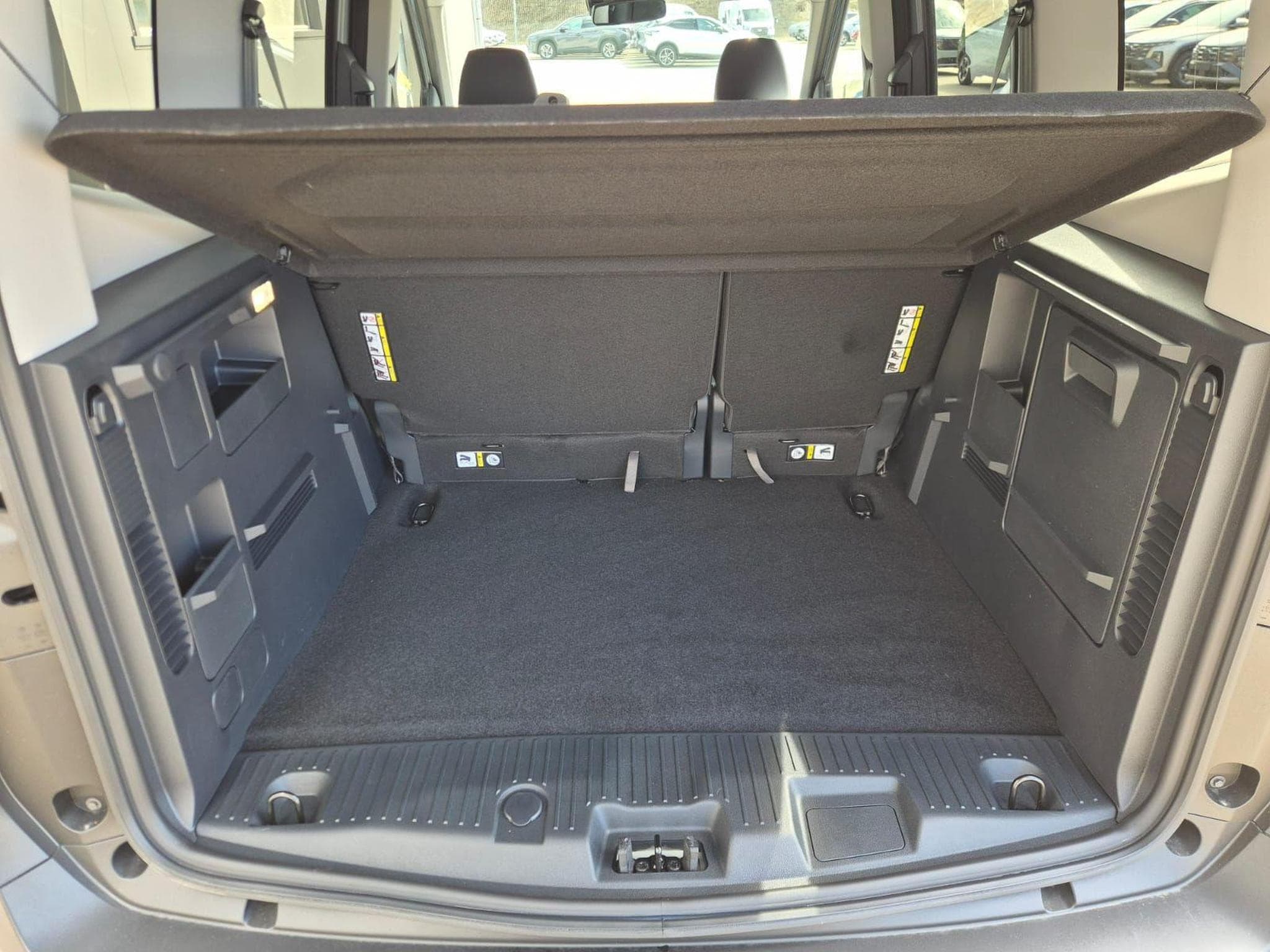 Ford Tourneo Standard (2026) - Photo 10