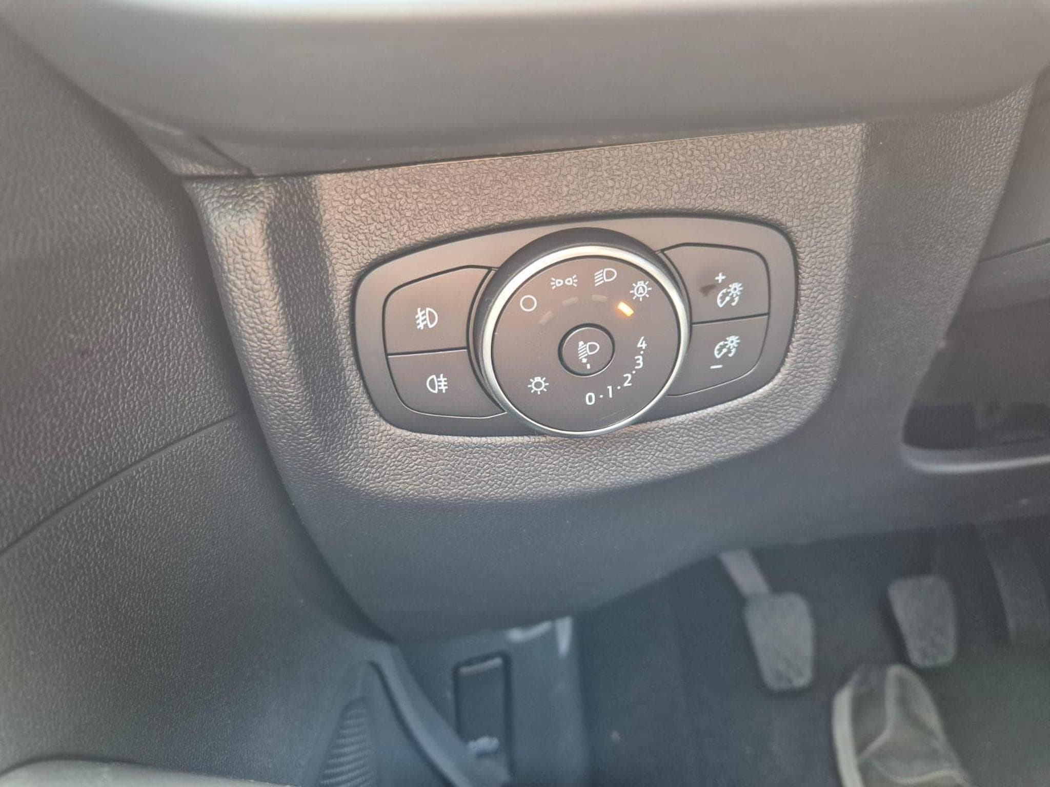 Ford Tourneo Standard (2026) - Photo 15