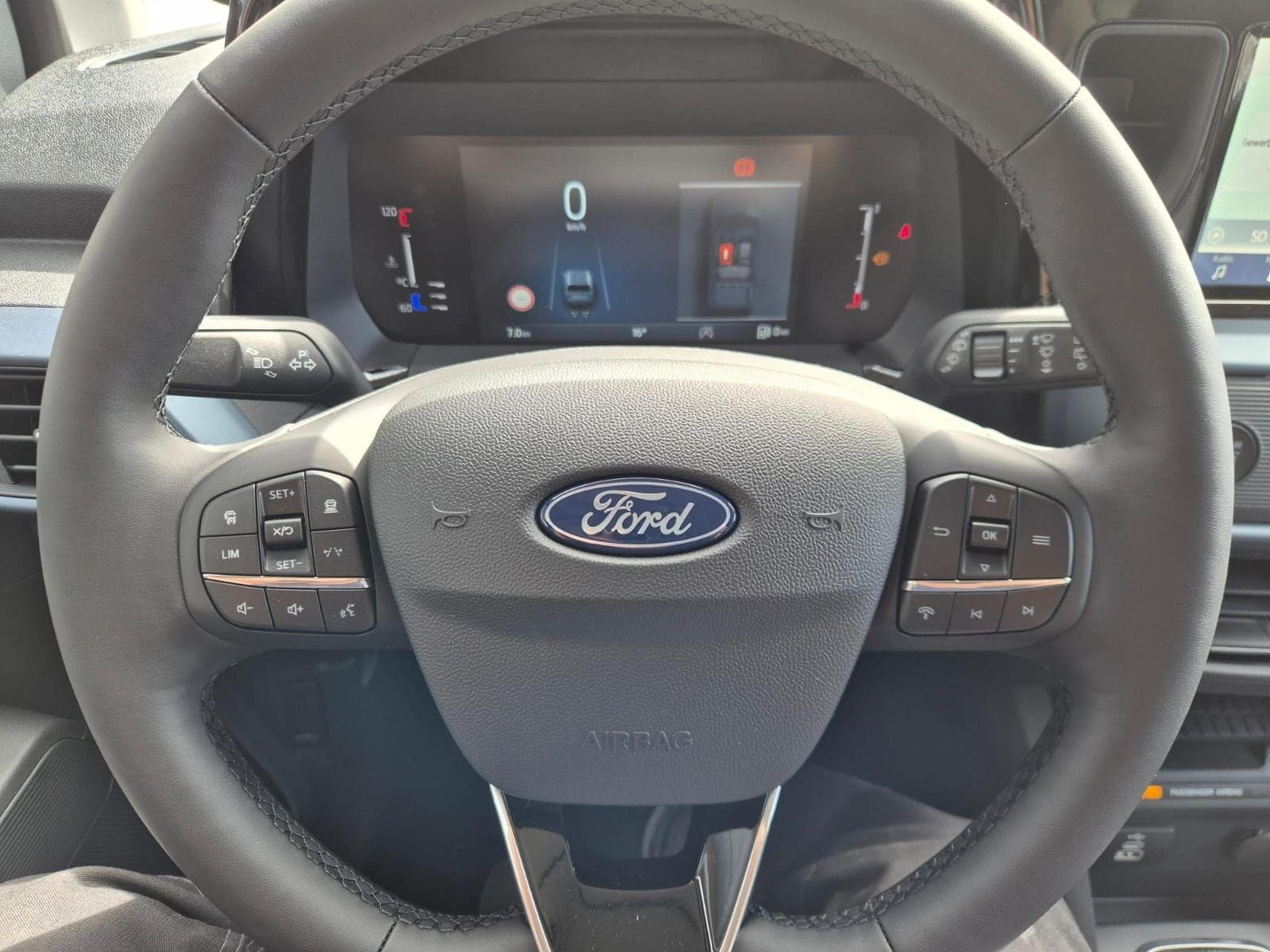 Ford Tourneo Standard (2026) - Photo 16