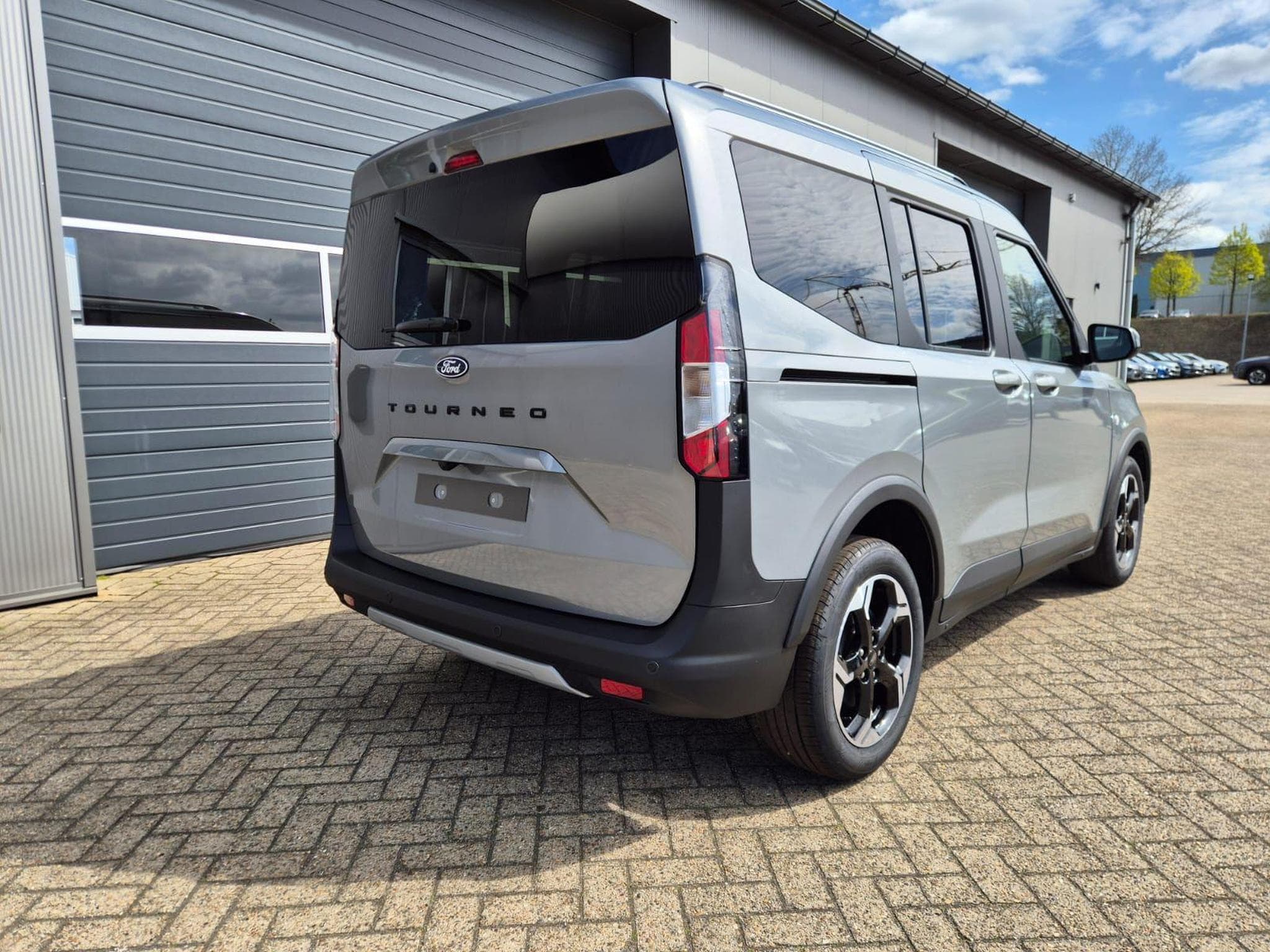 Ford Tourneo Standard (2026) - Photo 5