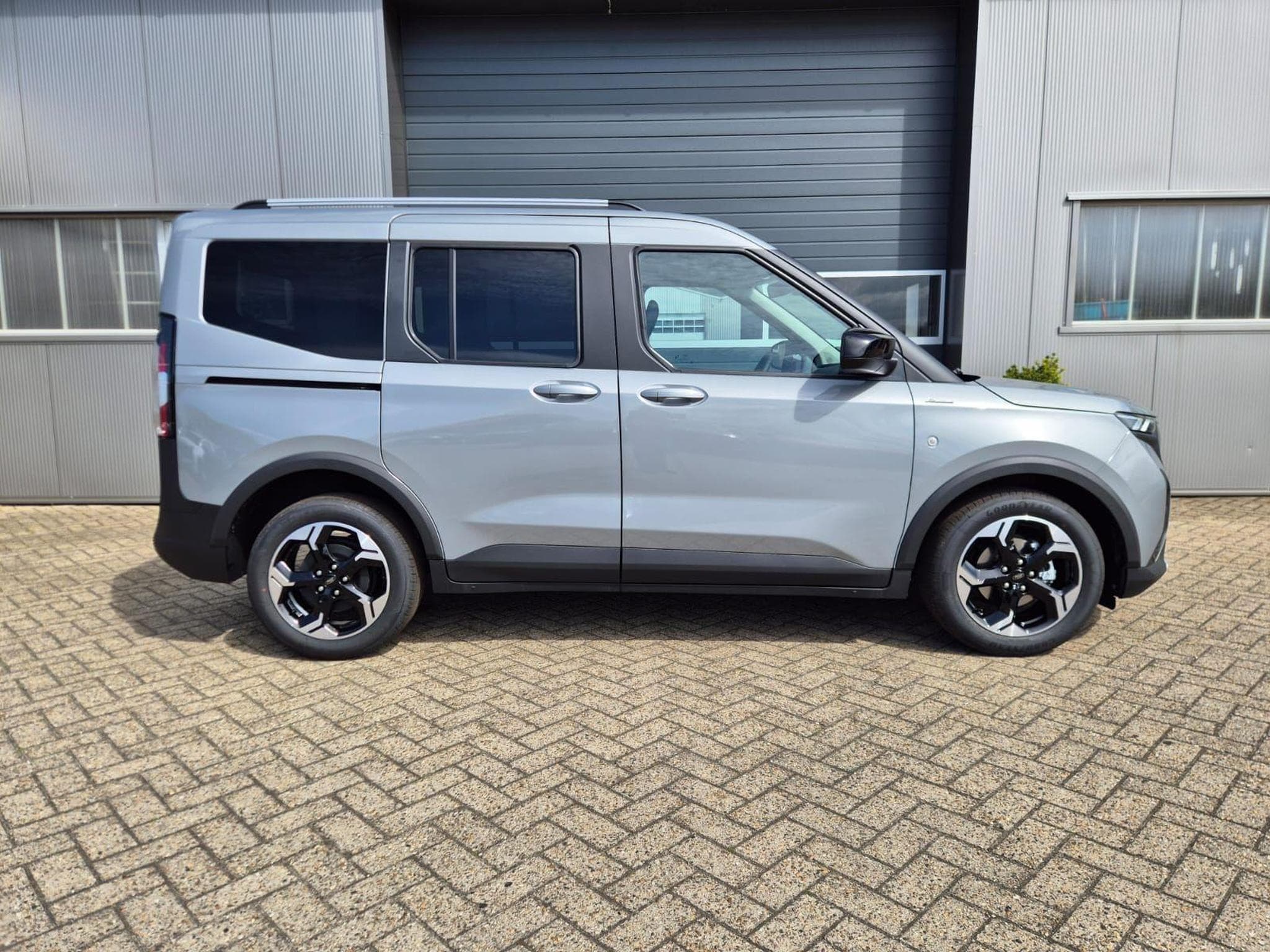 Ford Tourneo Standard (2026) - Photo 6