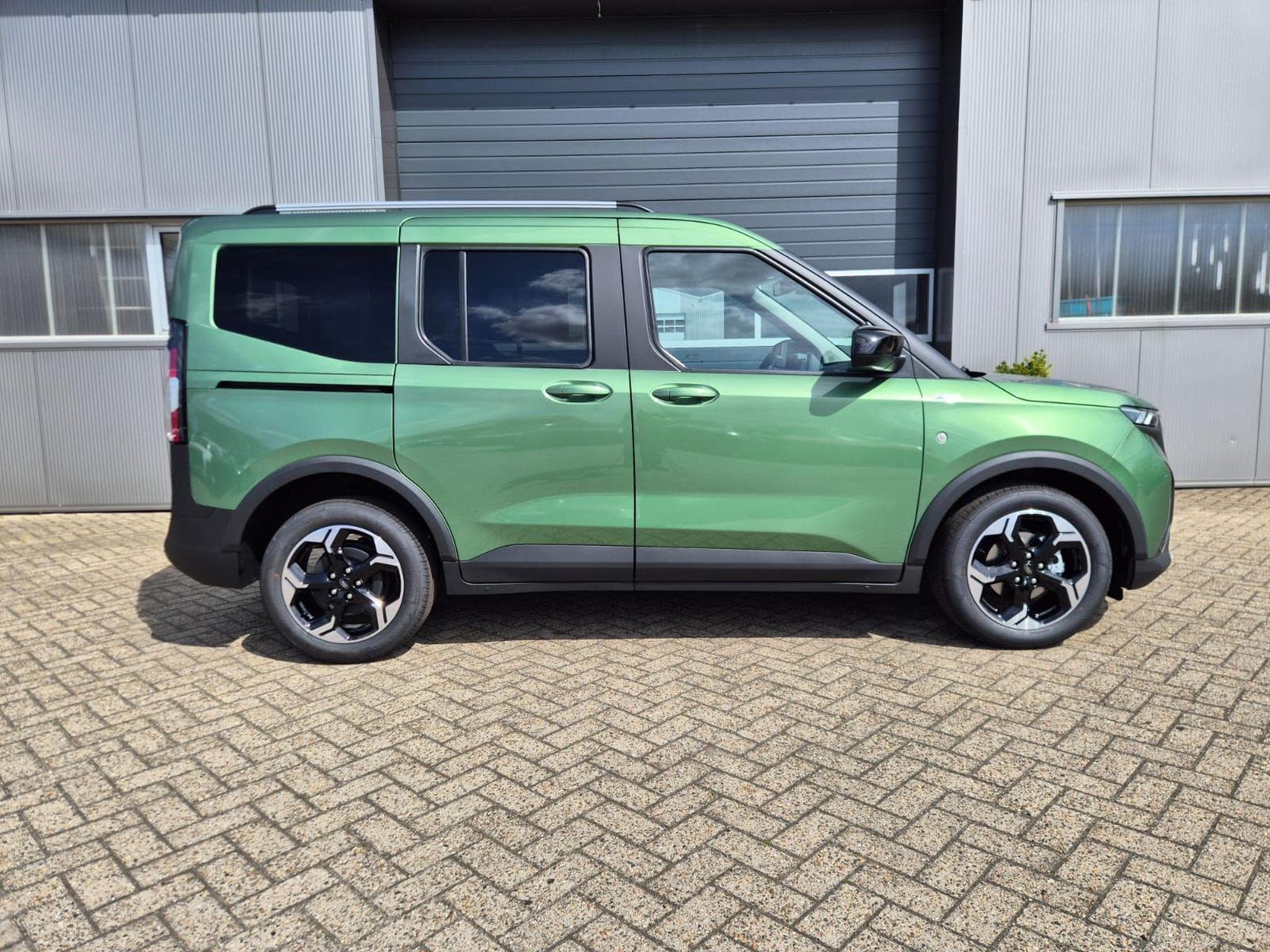 Ford Tourneo Active Courier (2026) - Photo 6