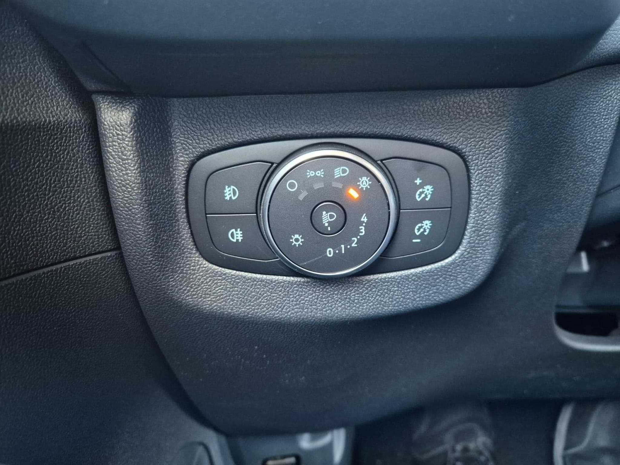 Ford Tourneo Active (2026) - Photo 15