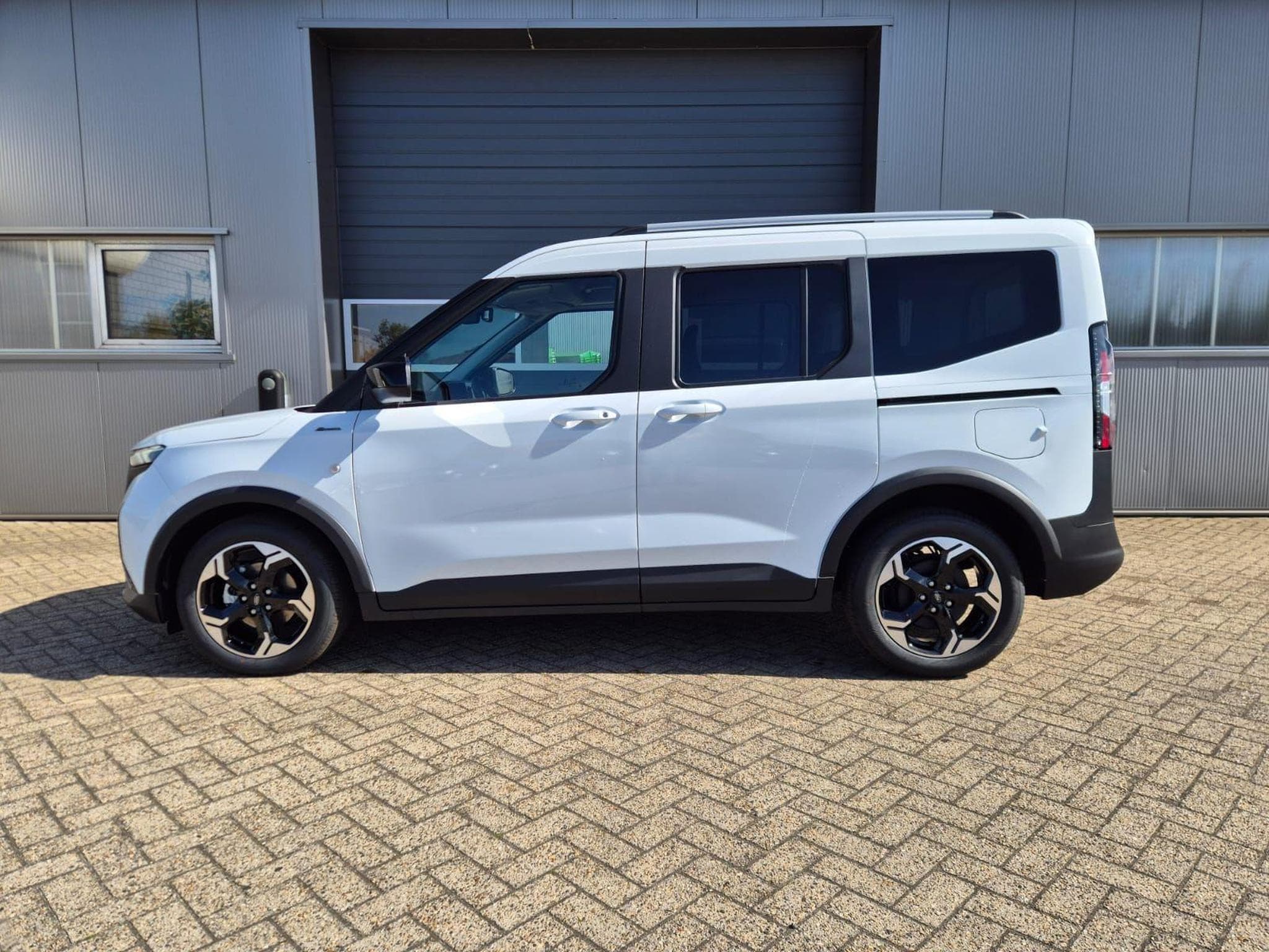 Ford Tourneo Active (2026) - Photo 2