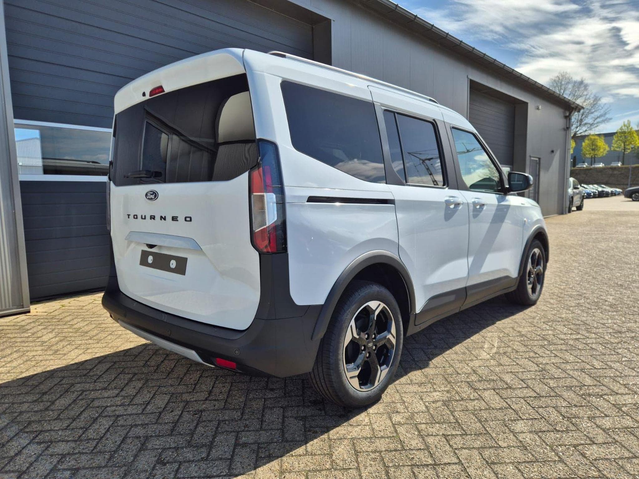 Ford Tourneo Active (2026) - Photo 5