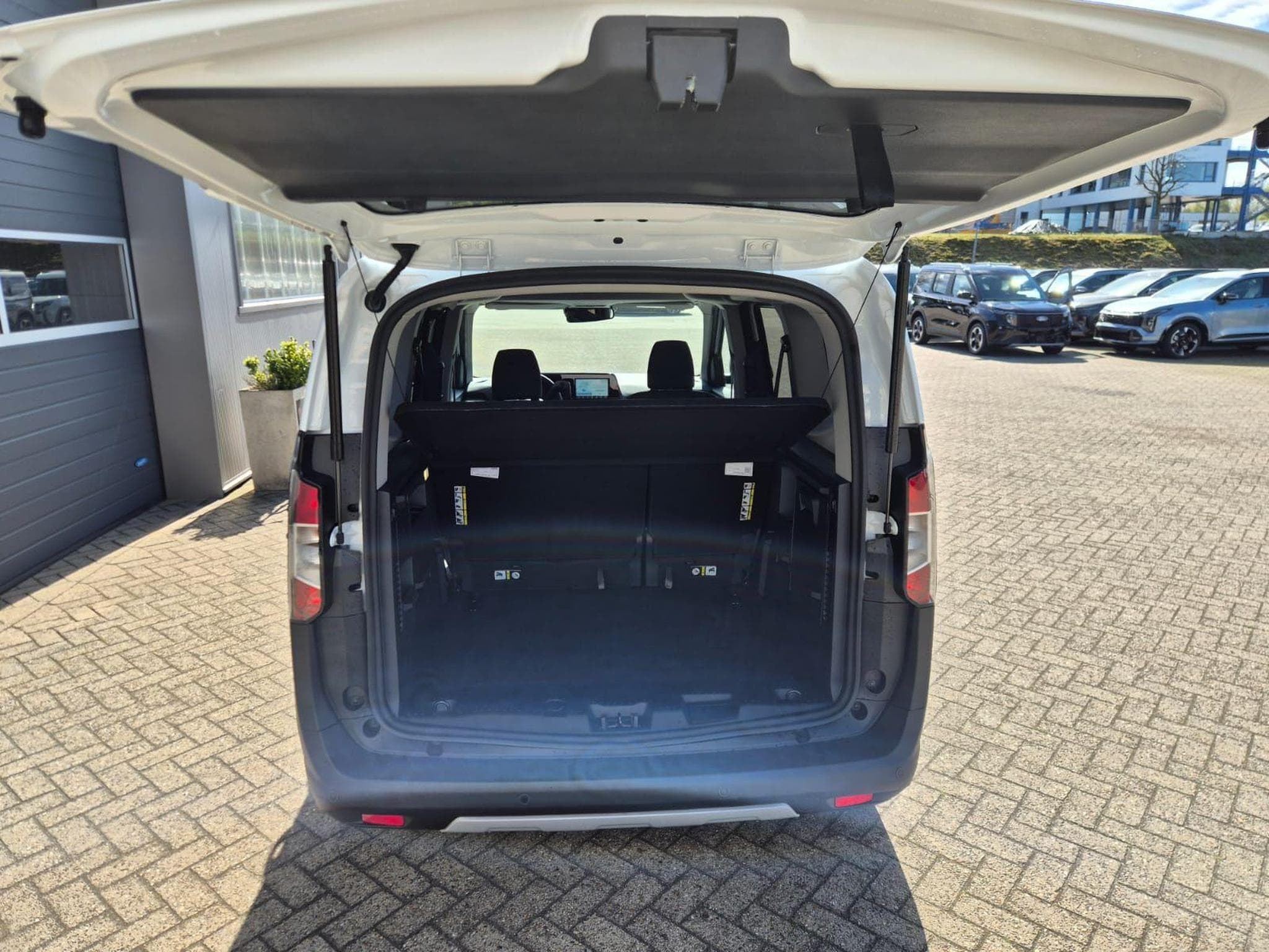 Ford Tourneo Active (2026) - Photo 9