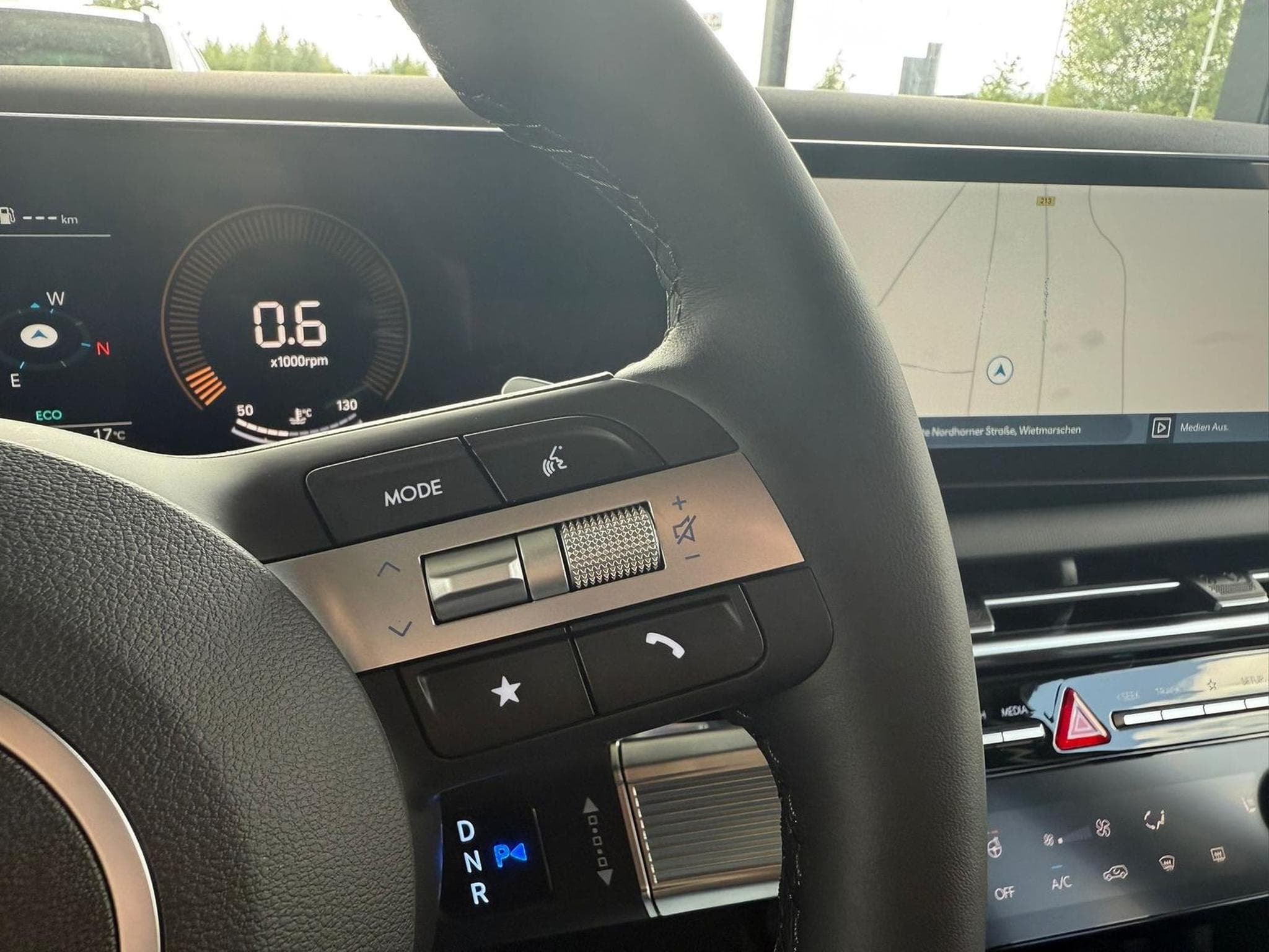 Hyundai Tucson E-Motion (2025) - Photo 18