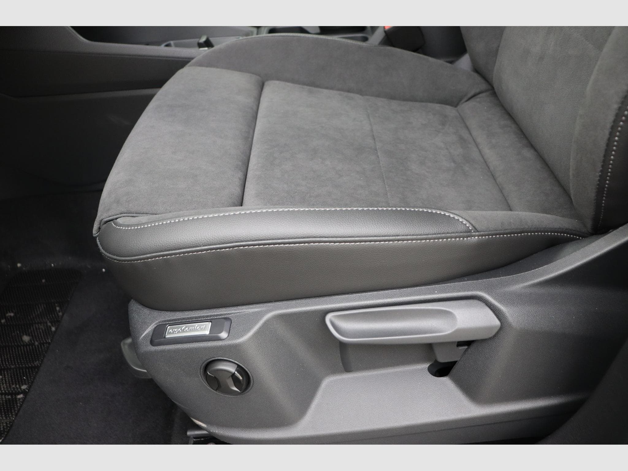 VW Caddy Maxi Style 5pl (2026) - Photo 14
