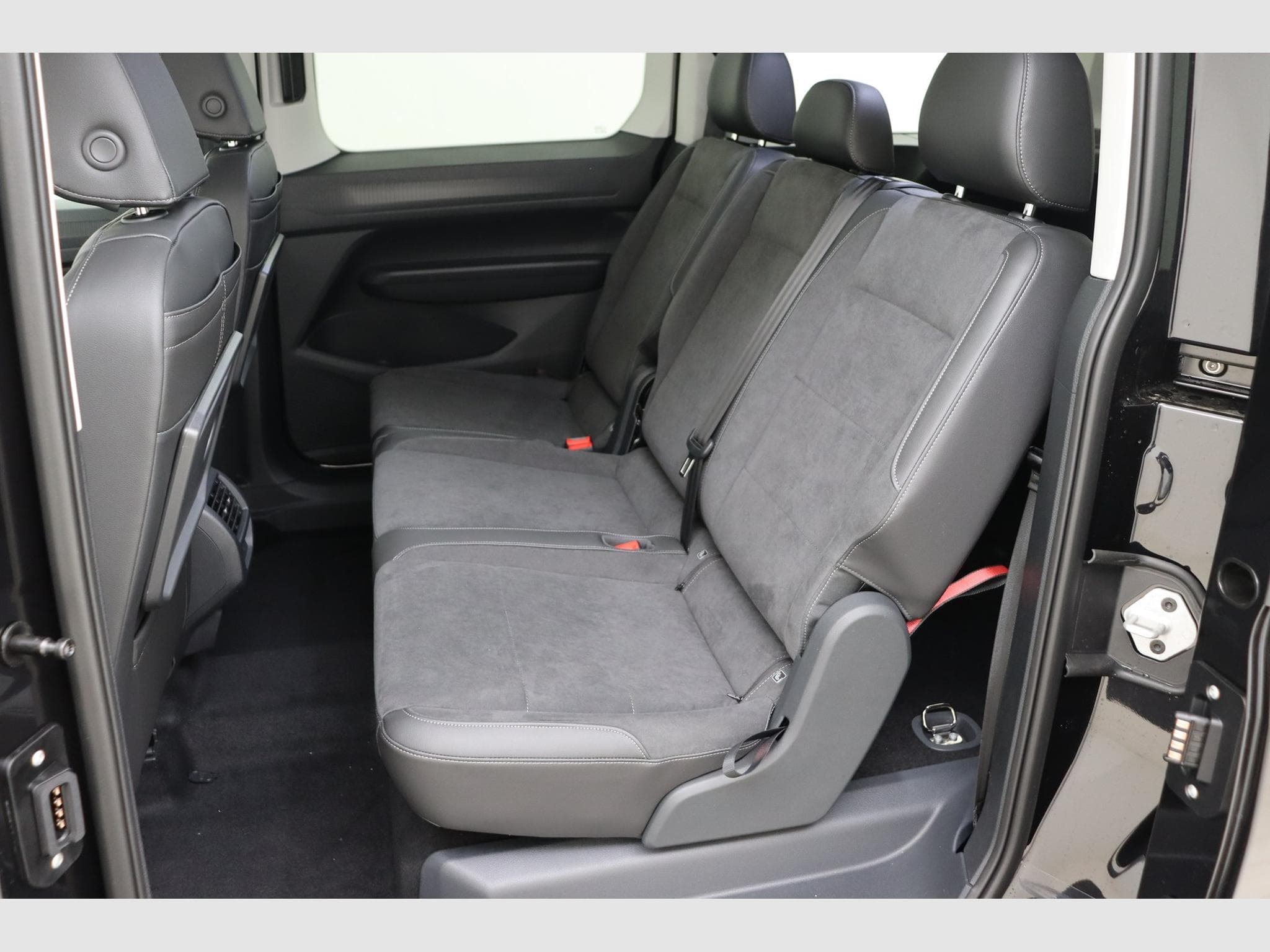 VW Caddy Maxi Style 5pl (2026) - Photo 16