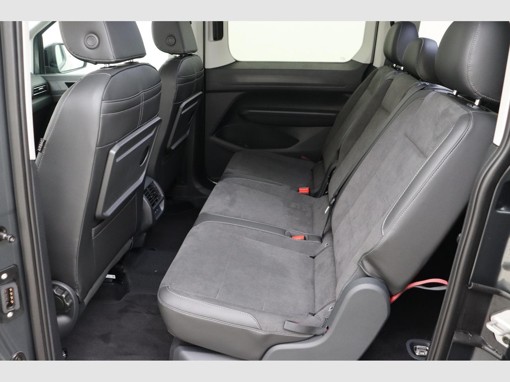 VW Caddy Maxi Style 5pl (2026) - Photo 16