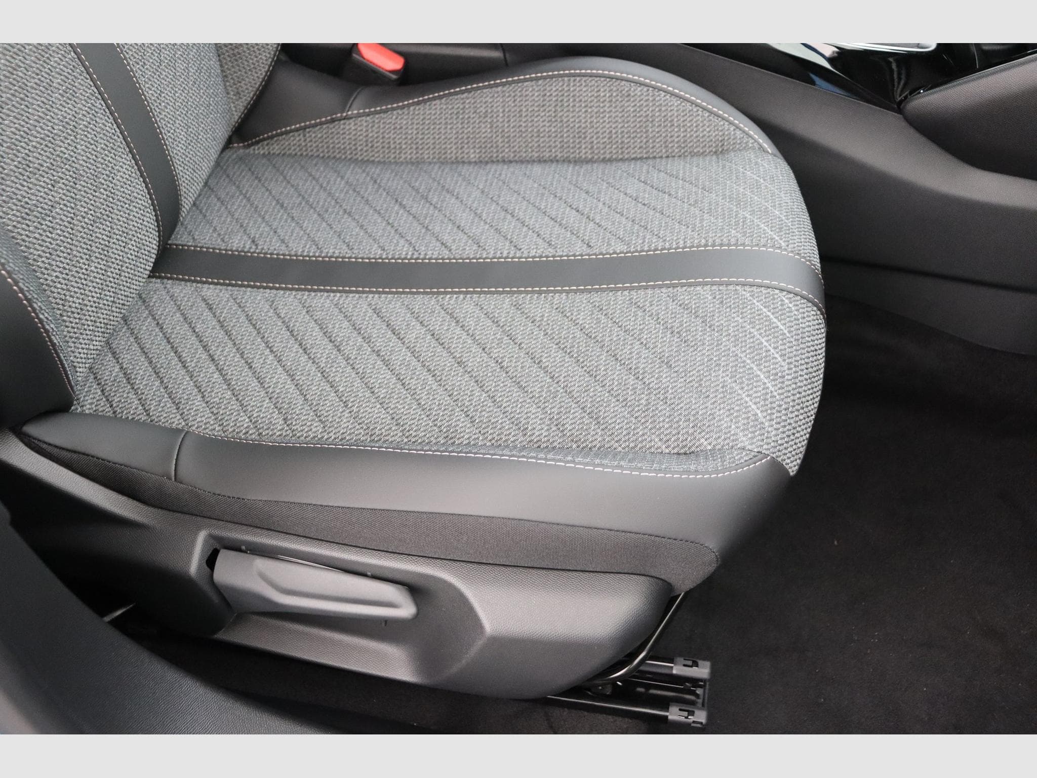 Peugeot 2008 Allure (2025) - Photo 15