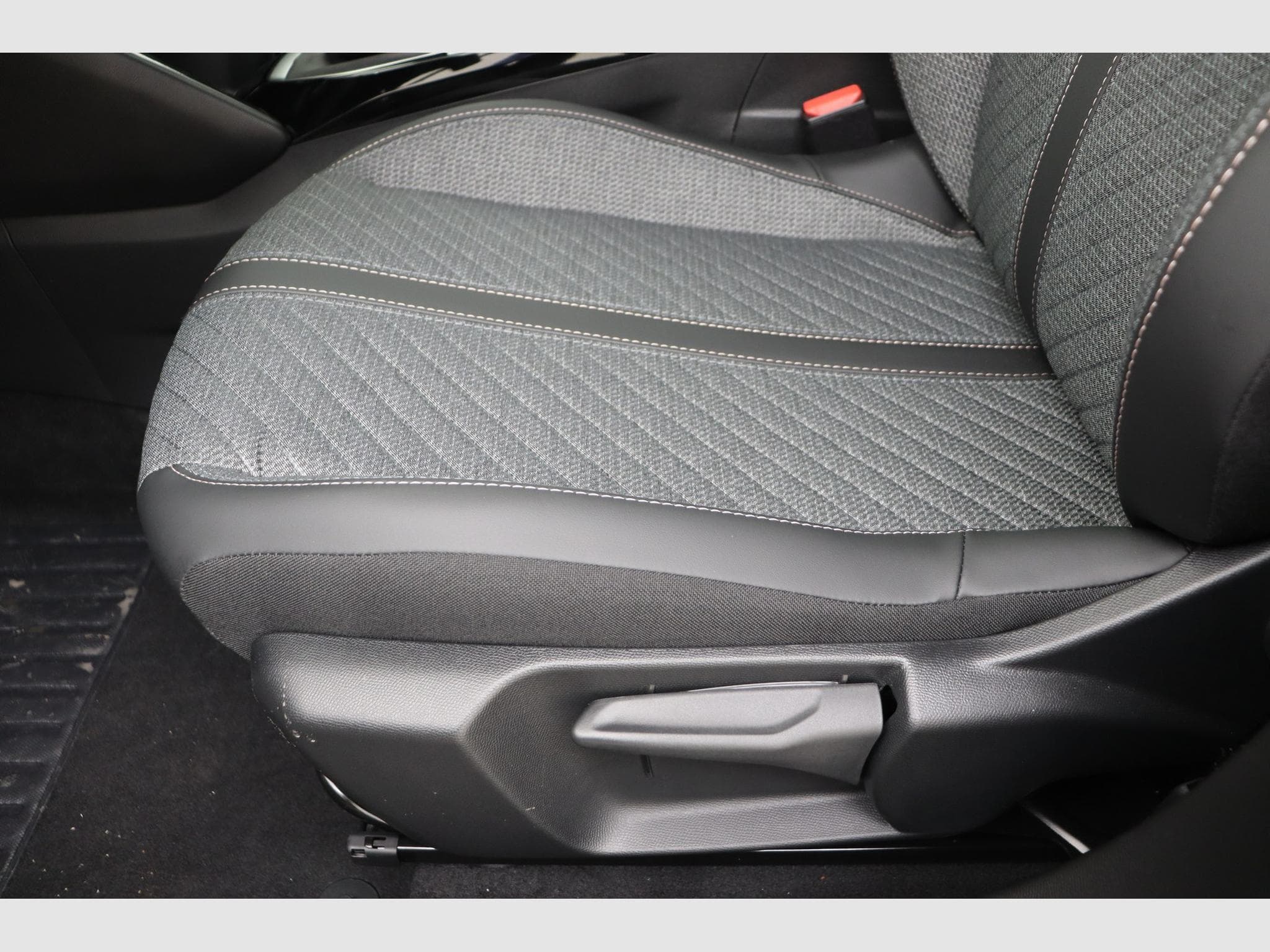 Peugeot 2008 Allure (2025) - Photo 14