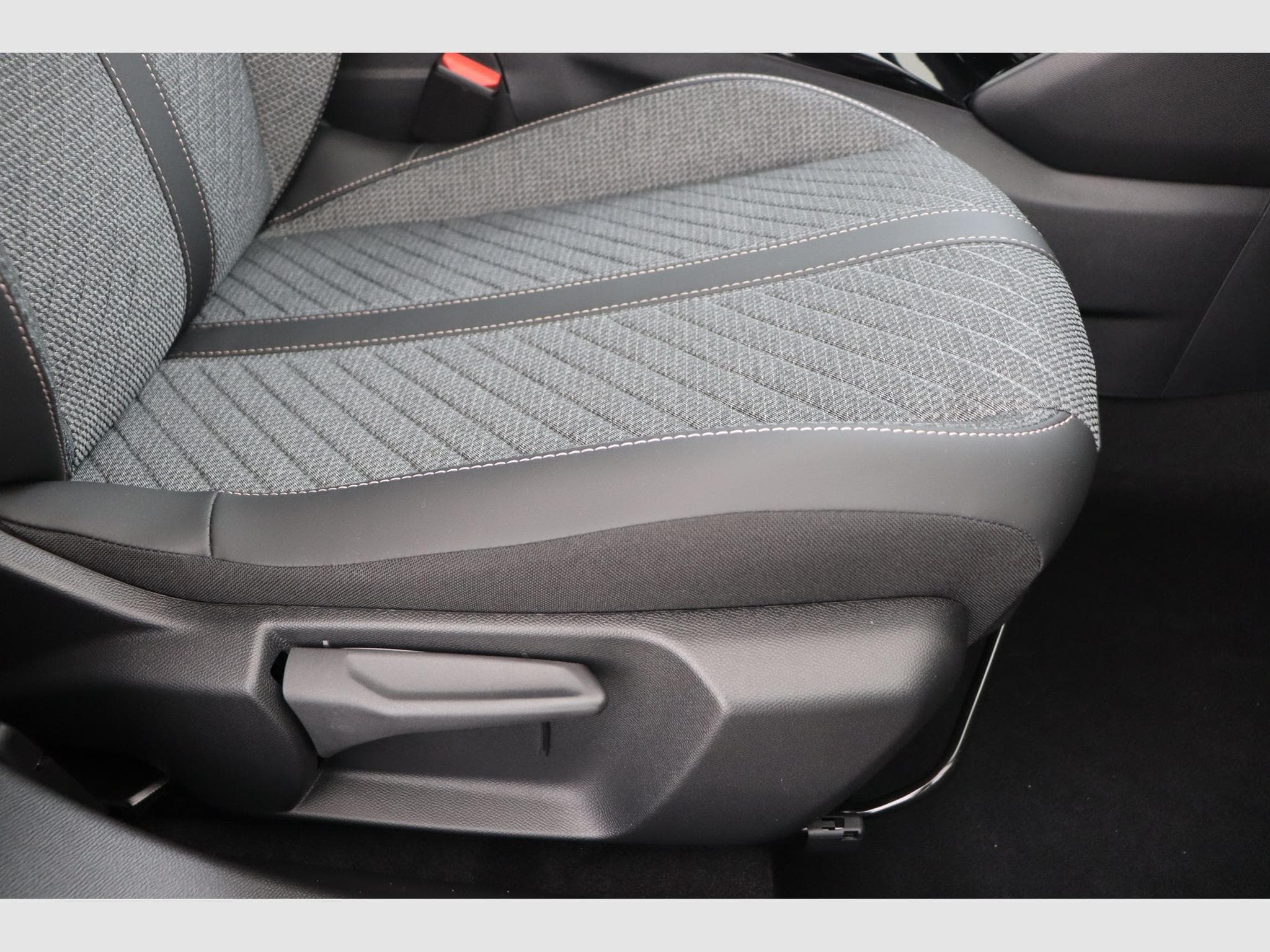 Peugeot 2008 Allure (2025) - Photo 15