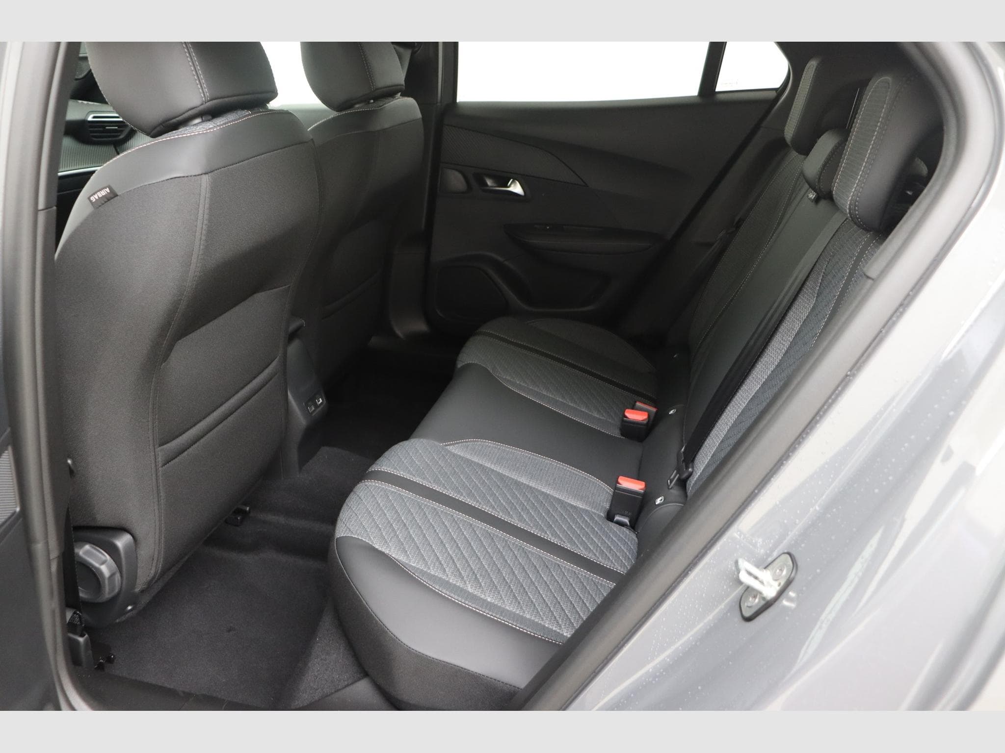 Peugeot 2008 Allure (2025) - Photo 16
