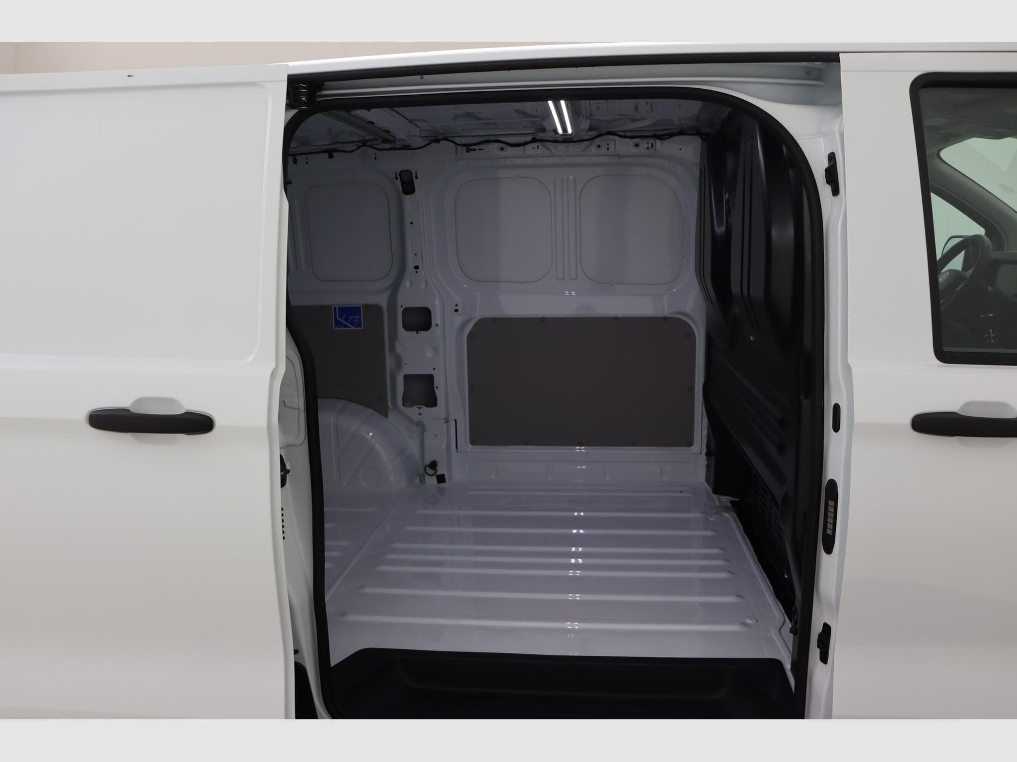 VW T6.1 T7 Fourgon 3100 mm (2026) - Photo 13