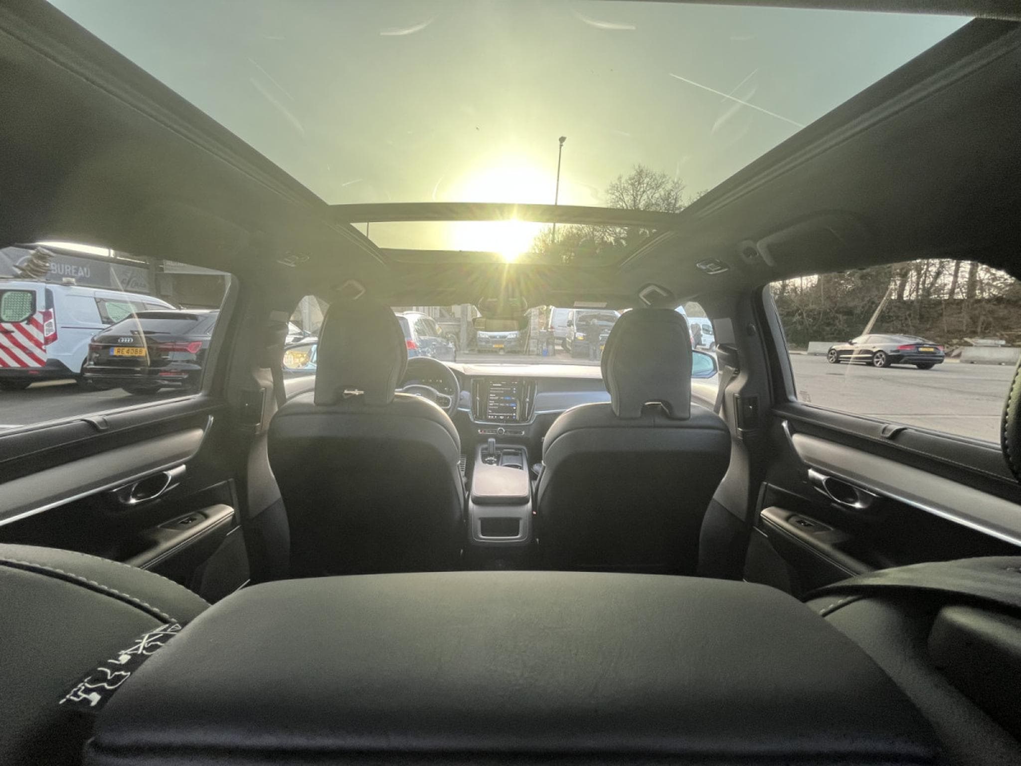 Volvo V90 B4 D 4x4 Geartronic R-Design Pano (2021) - Photo 13