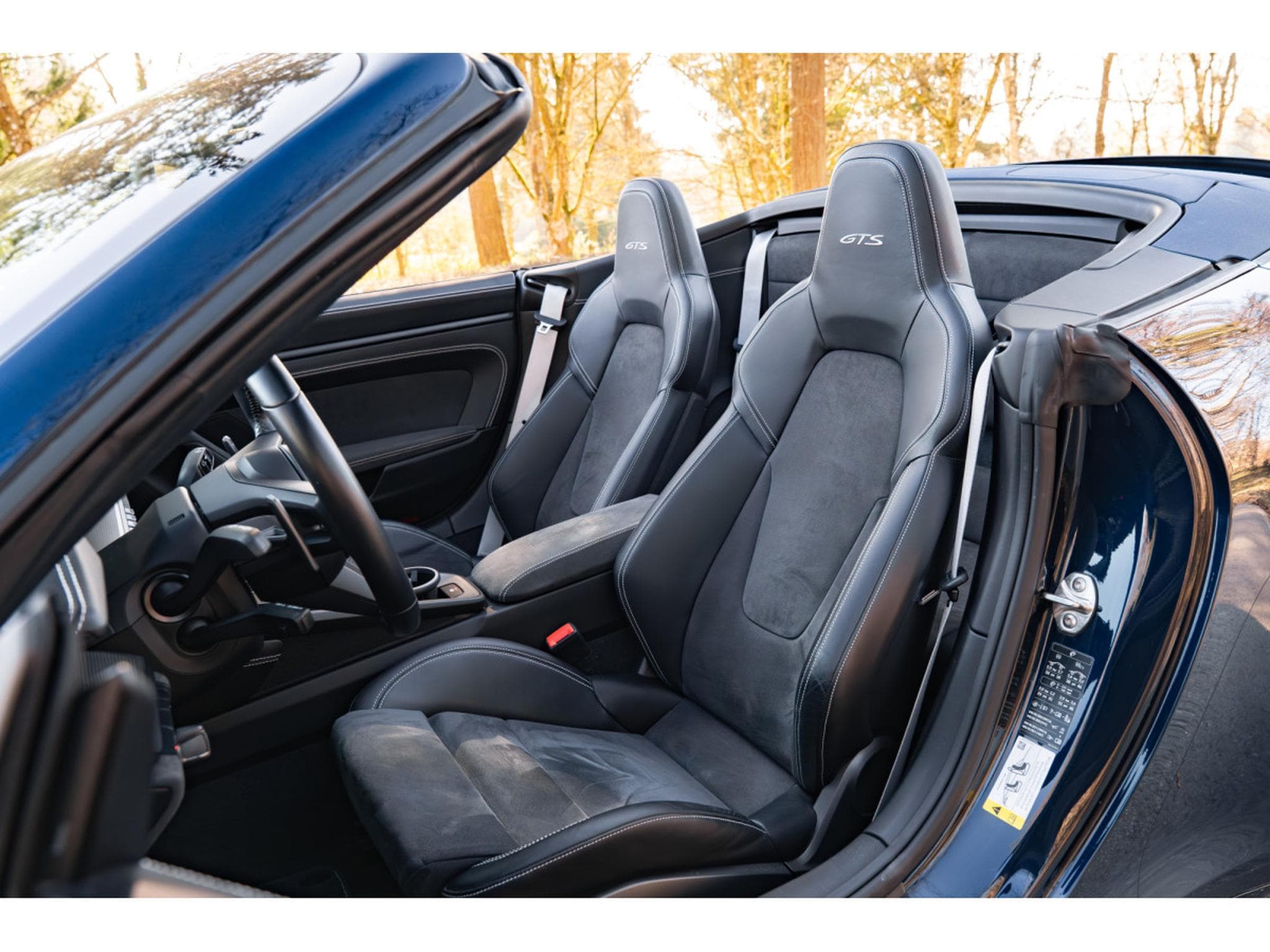 Porsche 911 911 Carrera 4 GTS Cabriolet - Sport Chrono -Rear-wheel steer (2021) - Photo 10