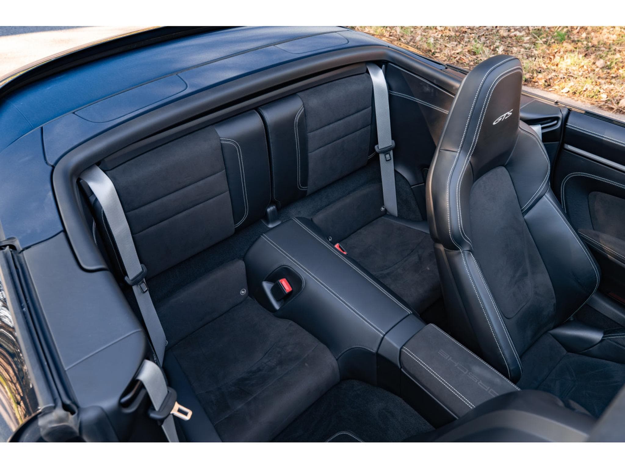 Porsche 911 911 Carrera 4 GTS Cabriolet - Sport Chrono -Rear-wheel steer (2021) - Photo 12
