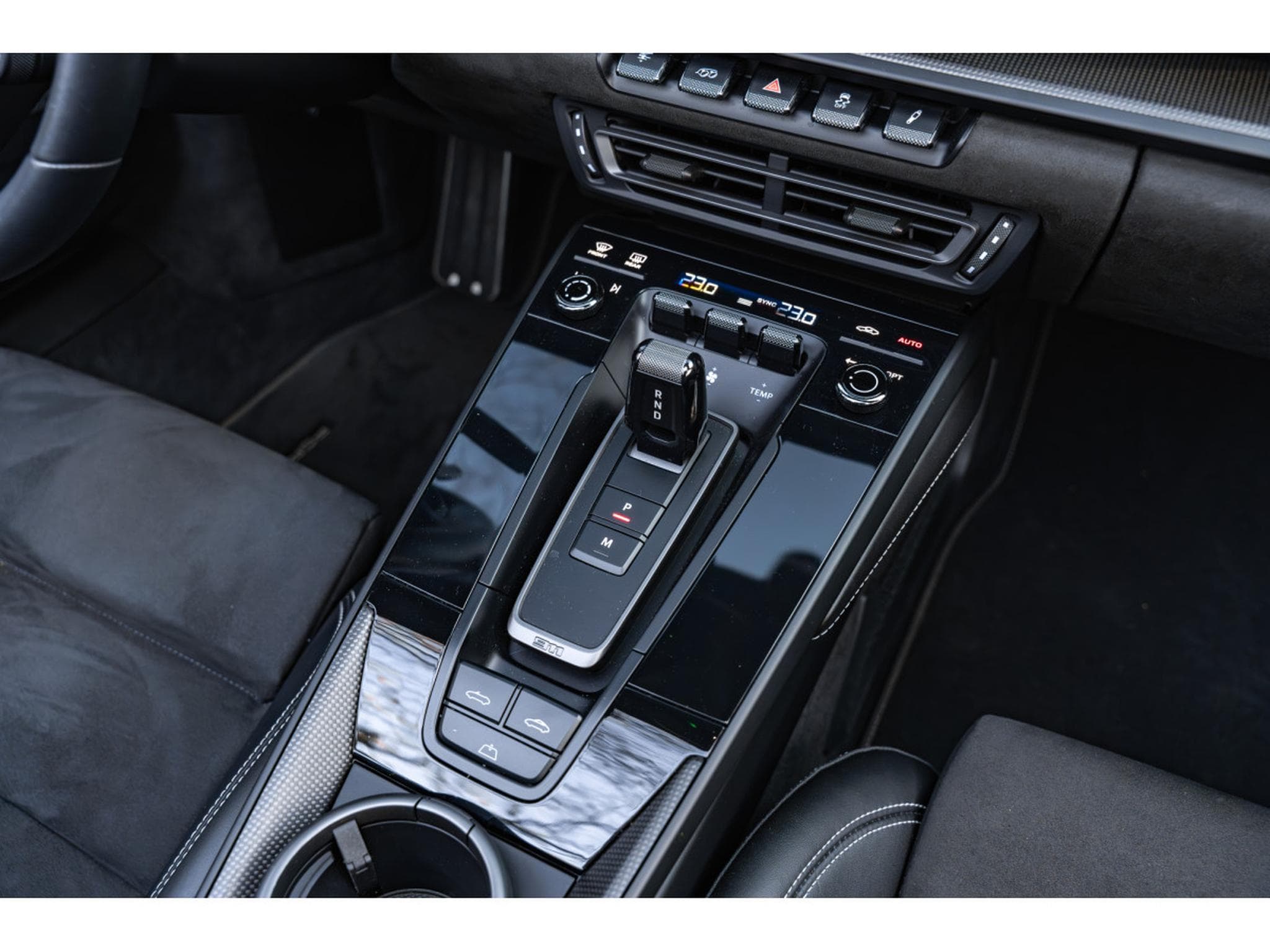Porsche 911 911 Carrera 4 GTS Cabriolet - Sport Chrono -Rear-wheel steer (2021) - Photo 13