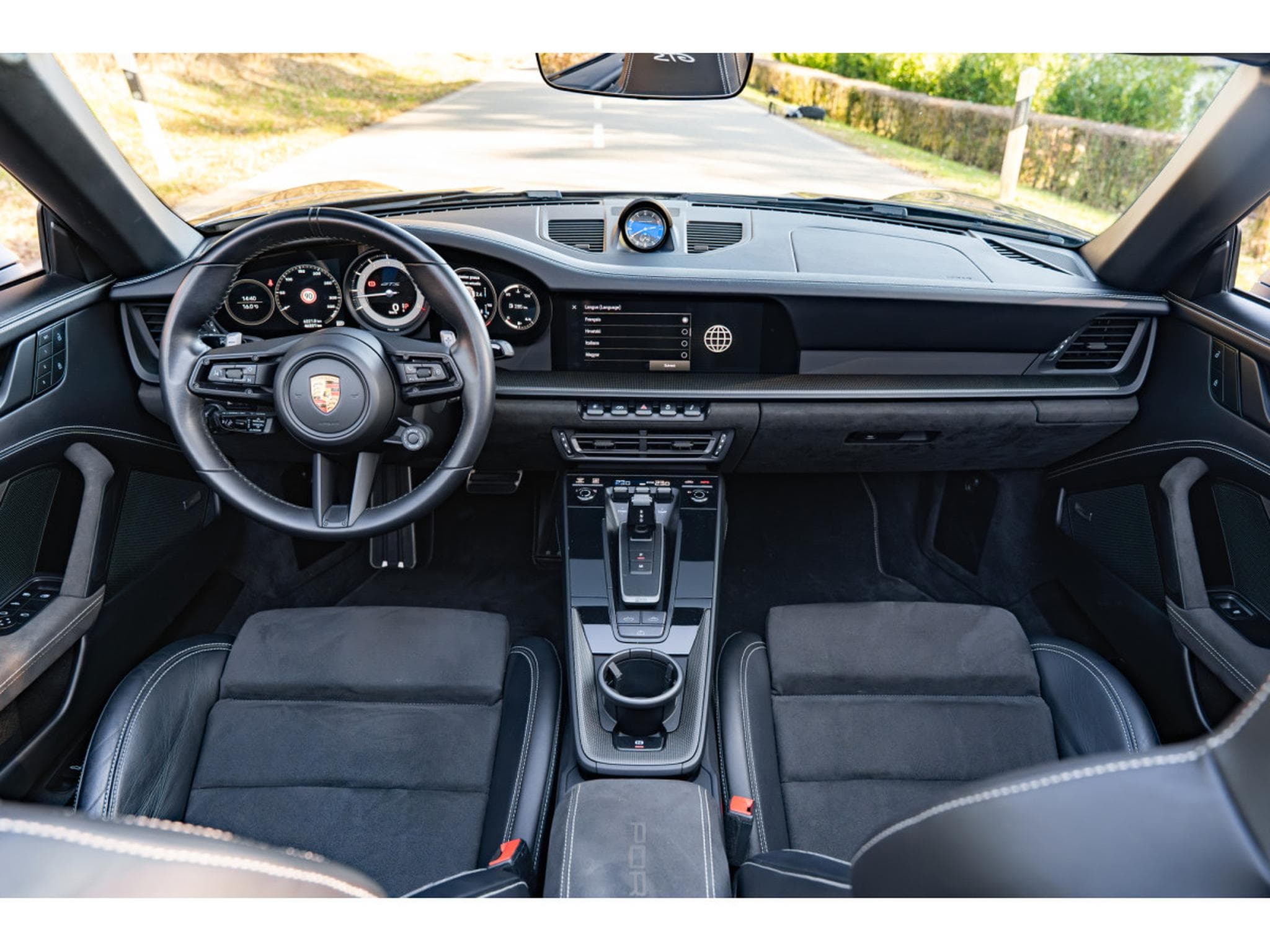 Porsche 911 911 Carrera 4 GTS Cabriolet - Sport Chrono -Rear-wheel steer (2021) - Photo 8