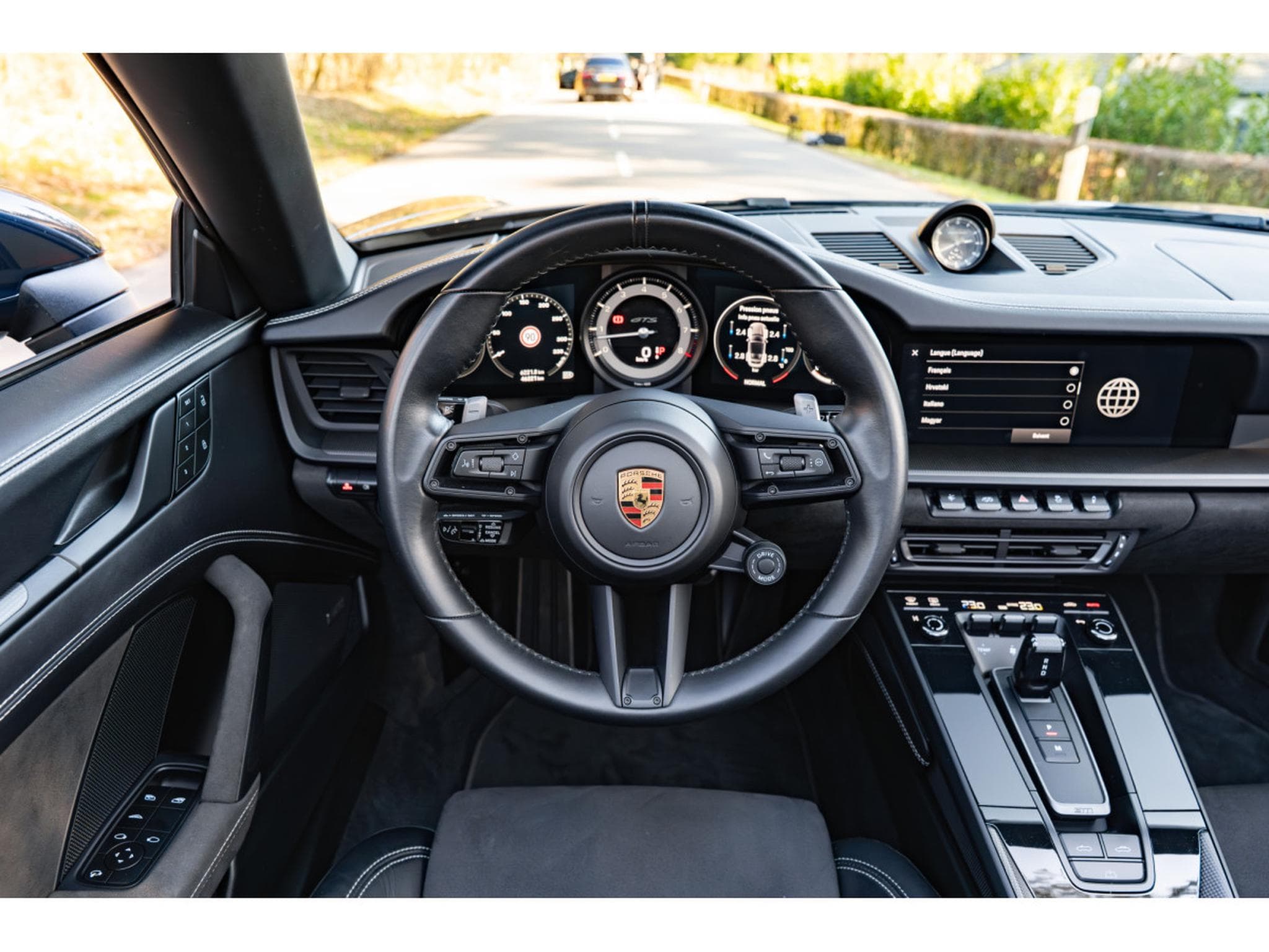 Porsche 911 911 Carrera 4 GTS Cabriolet - Sport Chrono -Rear-wheel steer (2021) - Photo 9
