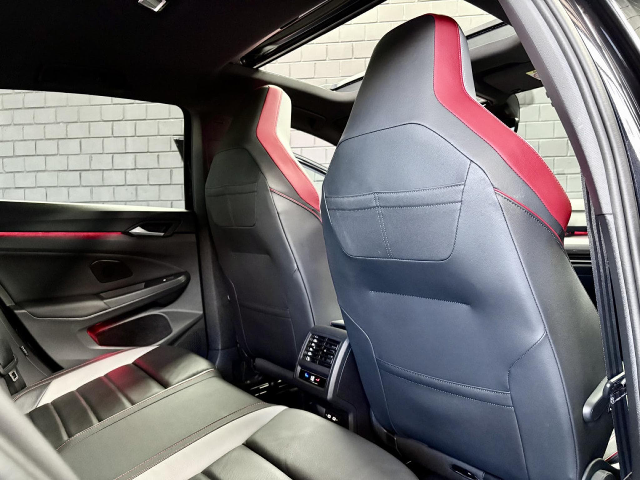 VW Golf GTI Clubsport 2.0 TSI 300 CV DSG7 * DCC * MATRIX *PANO* *HAR (2023) - Photo 22