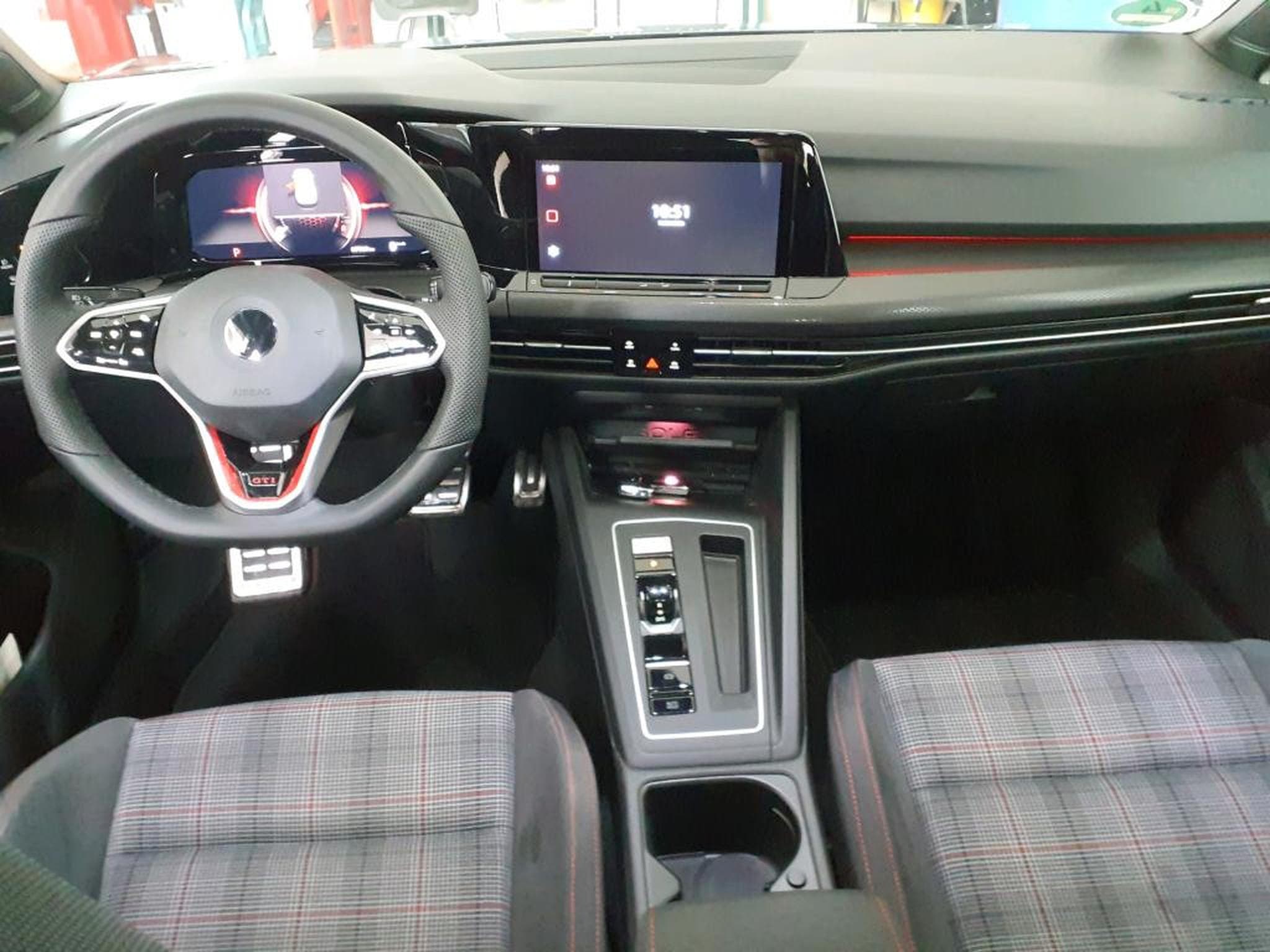 VW Golf GTI 2.0 TSI 245 CV DSG7 * MATRIX * ESTORIL * ACC * (2022) - Photo 4