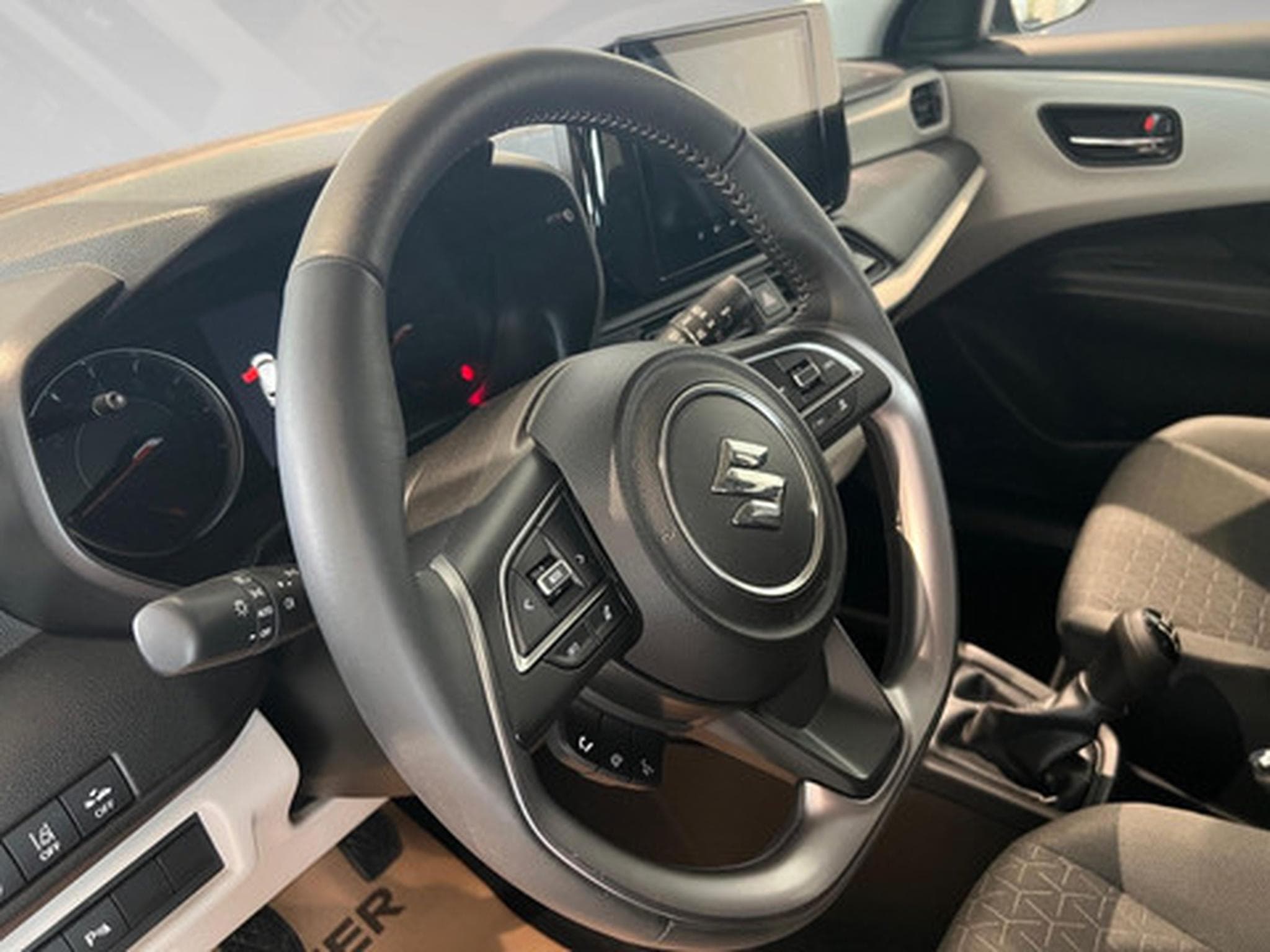 Suzuki Swift 1.2 Grand Luxe + (ISG) (2025) - Photo 6