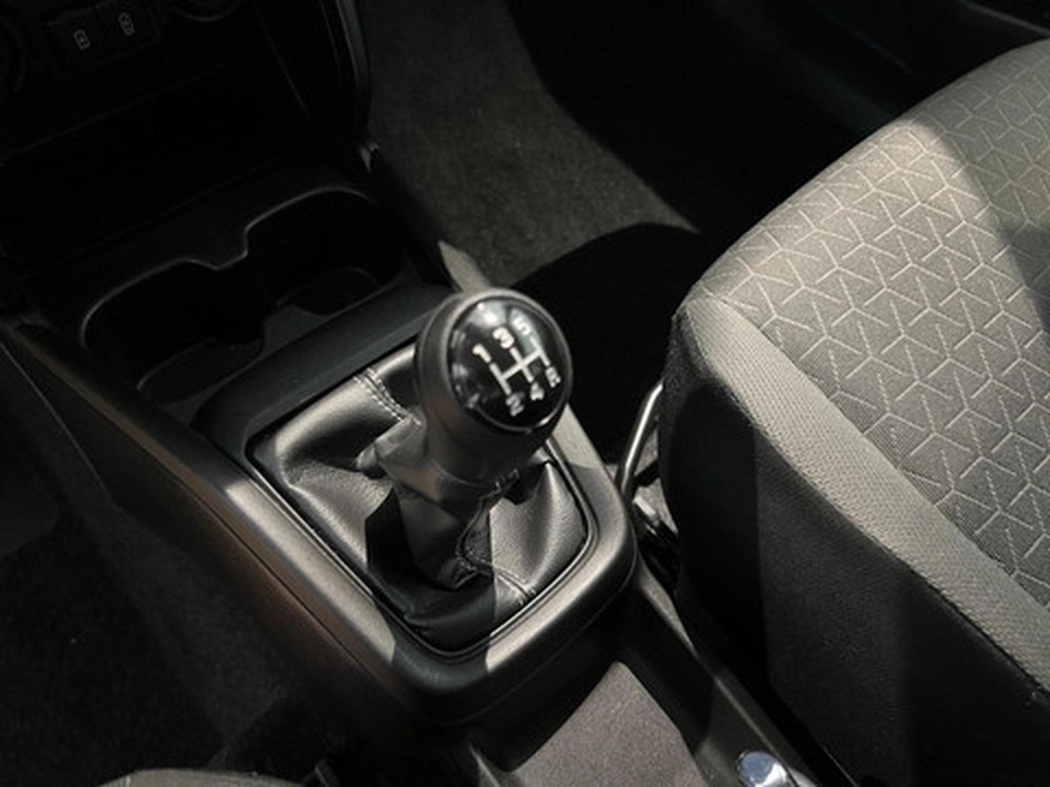 Suzuki Swift 1.2 Grand Luxe + (ISG) (2025) - Photo 7