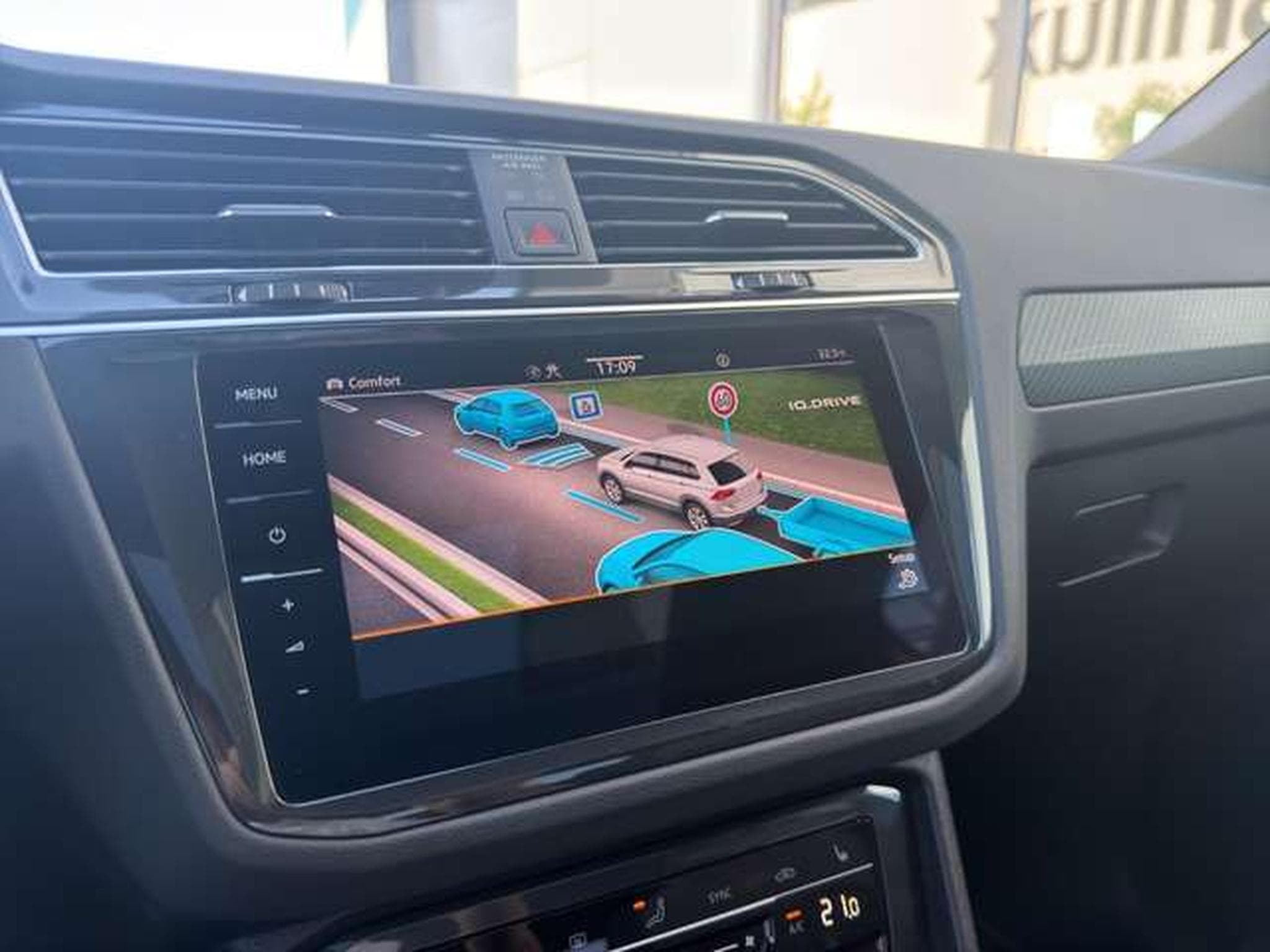 VW Tiguan R-Line 4Motion/Matrix/AHK/Black/DCC (2022) - Photo 20