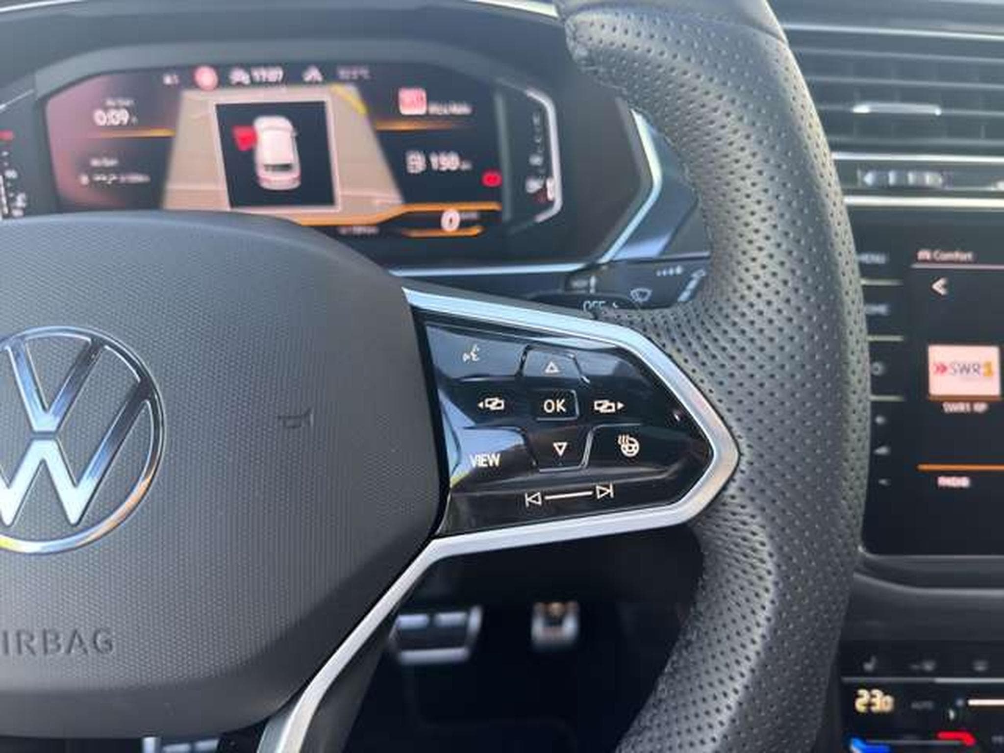 VW Tiguan R-Line 4Motion/Matrix/AHK/Black/DCC (2022) - Photo 26