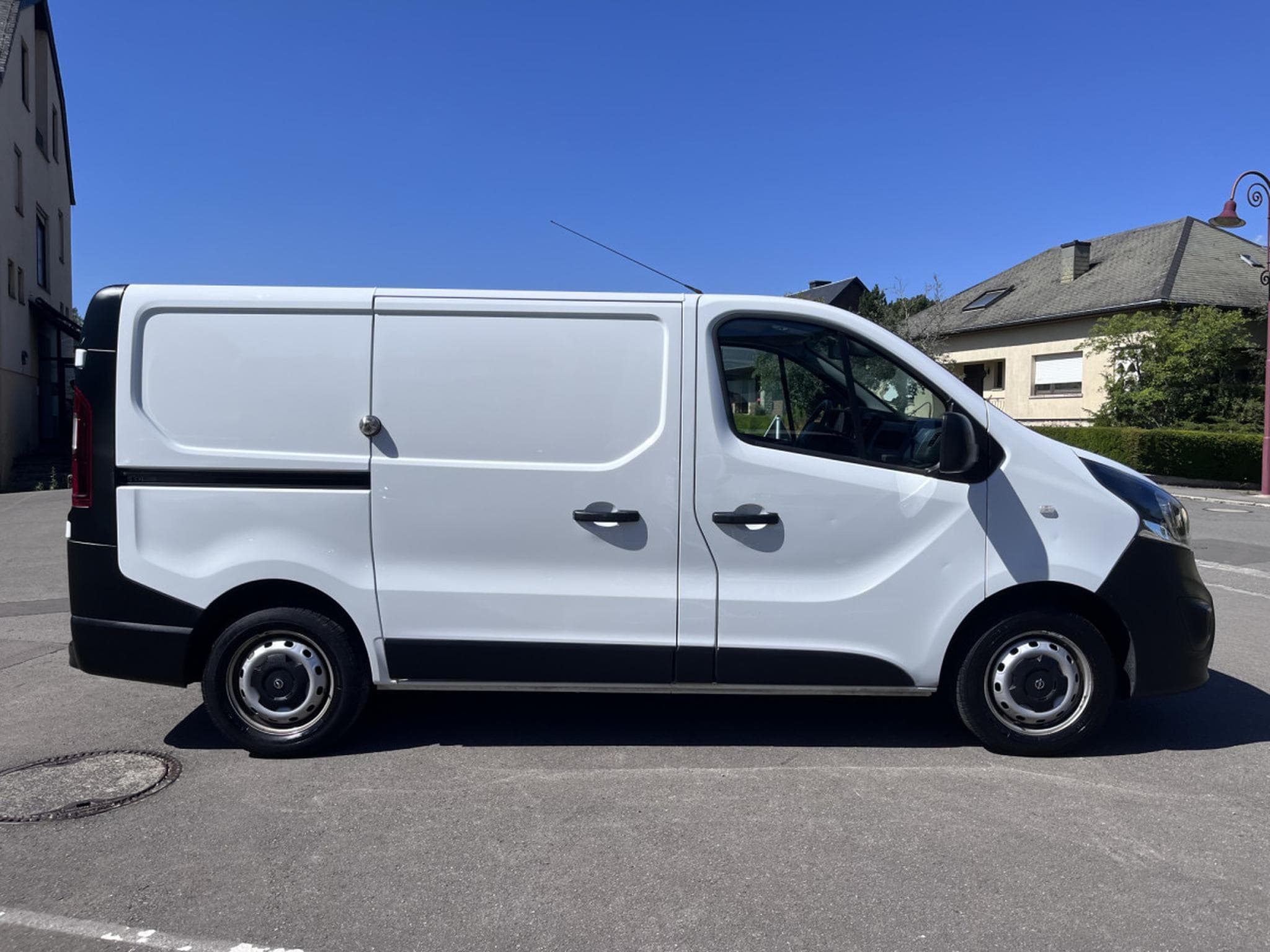 Opel Vivaro 1.6cdti 95cv L1H1 Euro6 Clim Camera PDC Armoires Wurth (2019) - Photo 4