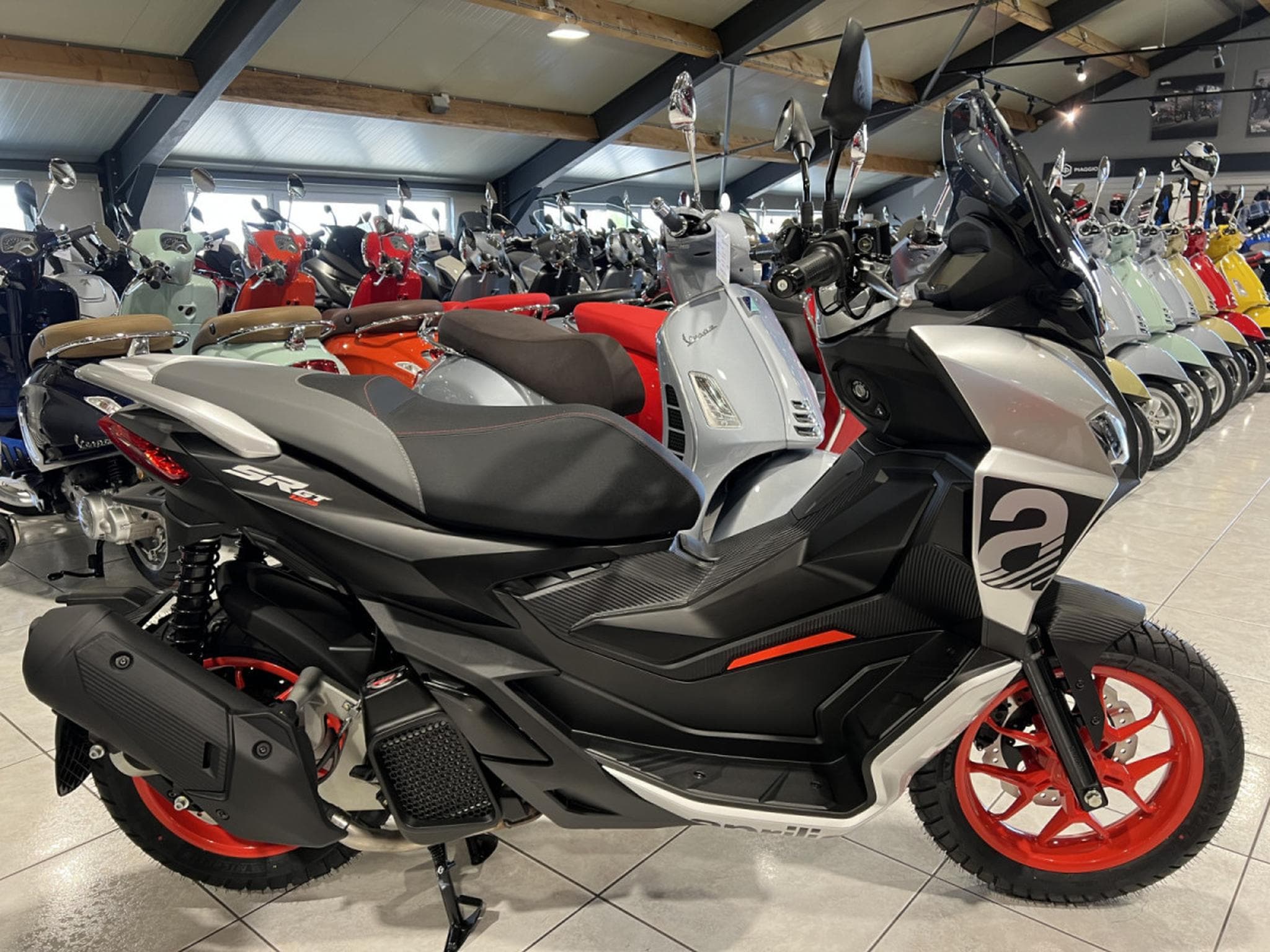 Aprilia SR GT SPORT GREY BLACK (2026) - Photo 1