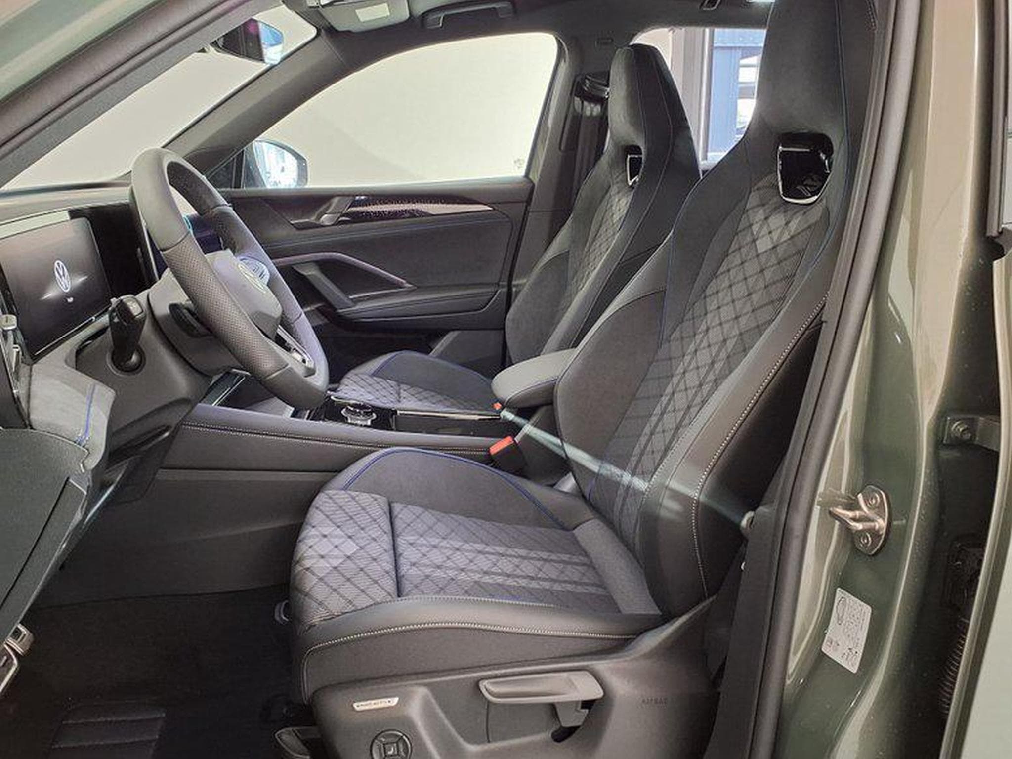 VW Tiguan R-Line 2.0 TSI OPF 4MOTION 7-Gang DSG (2026) - Photo 9