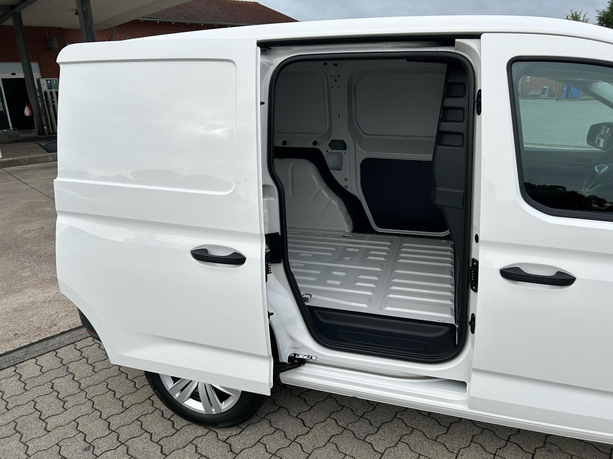 VW Caddy Cargo (2026) - Photo 15